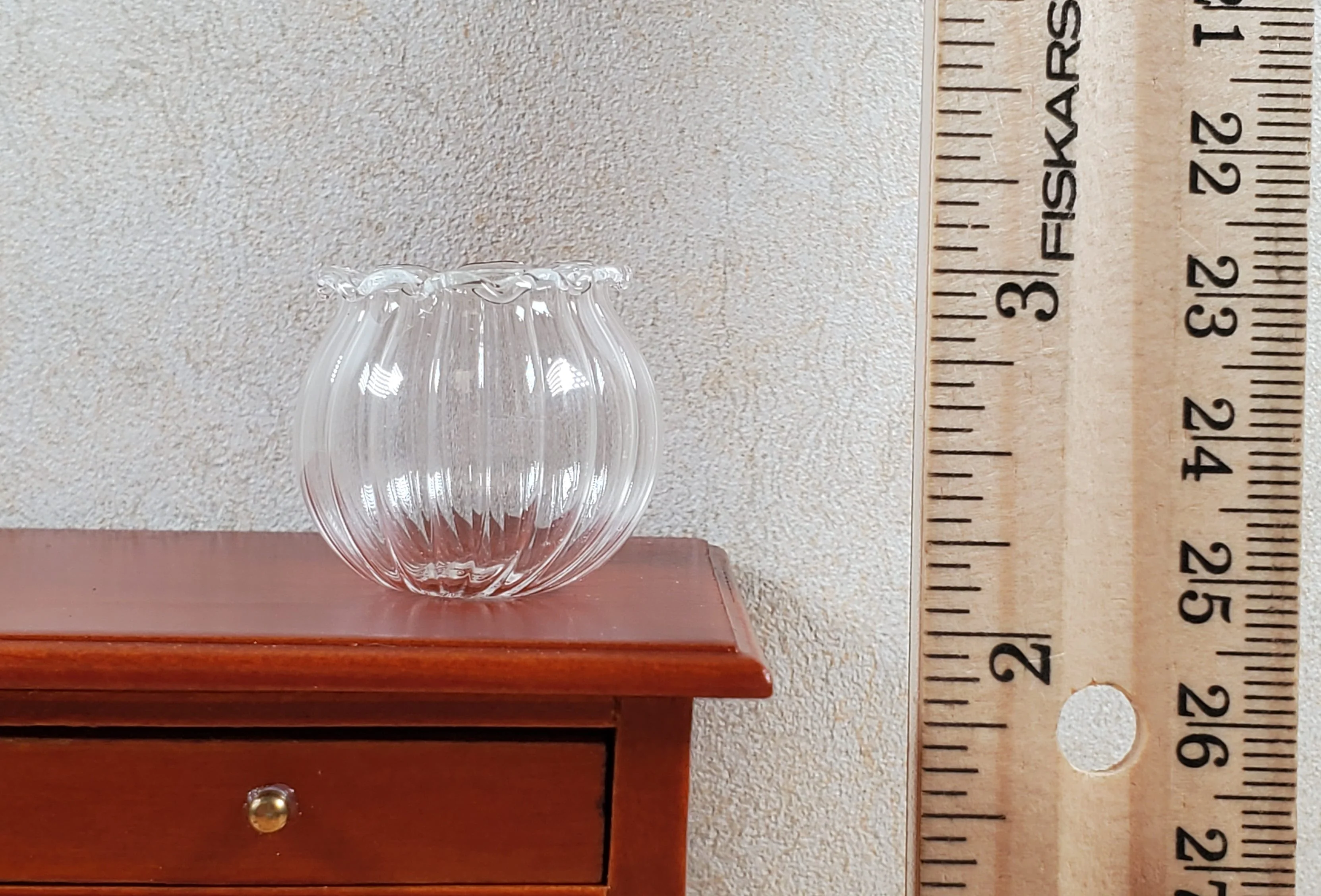 Dollhouse Large Clear Glass Round Ribbed Vase 1:12 Scale Miniature - Image 4