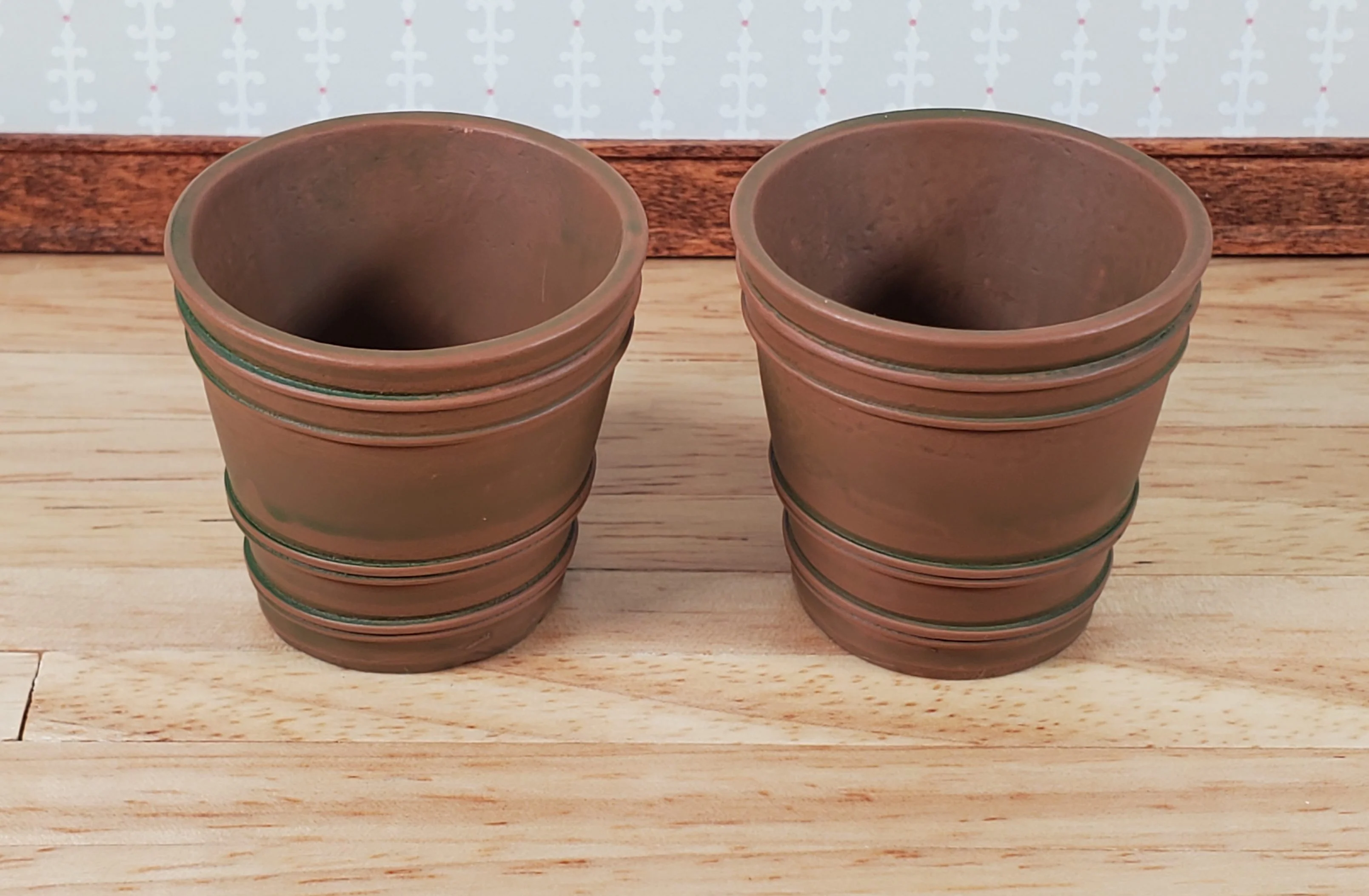 Dollhouse Large Garden Pots Aged Brown Finish Planters x2 1:12 Scale A4094TN - Image 2