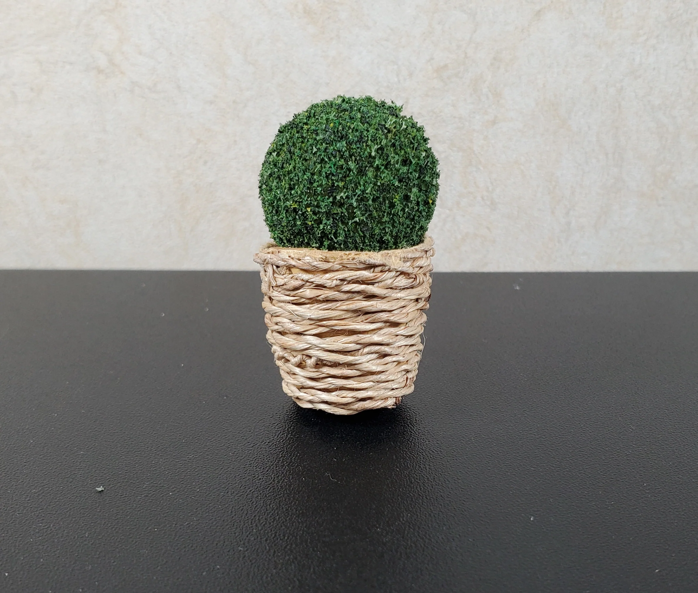 Dollhouse Large Round Natural Fiber Basket 1:12 Scale Miniature - Image 3