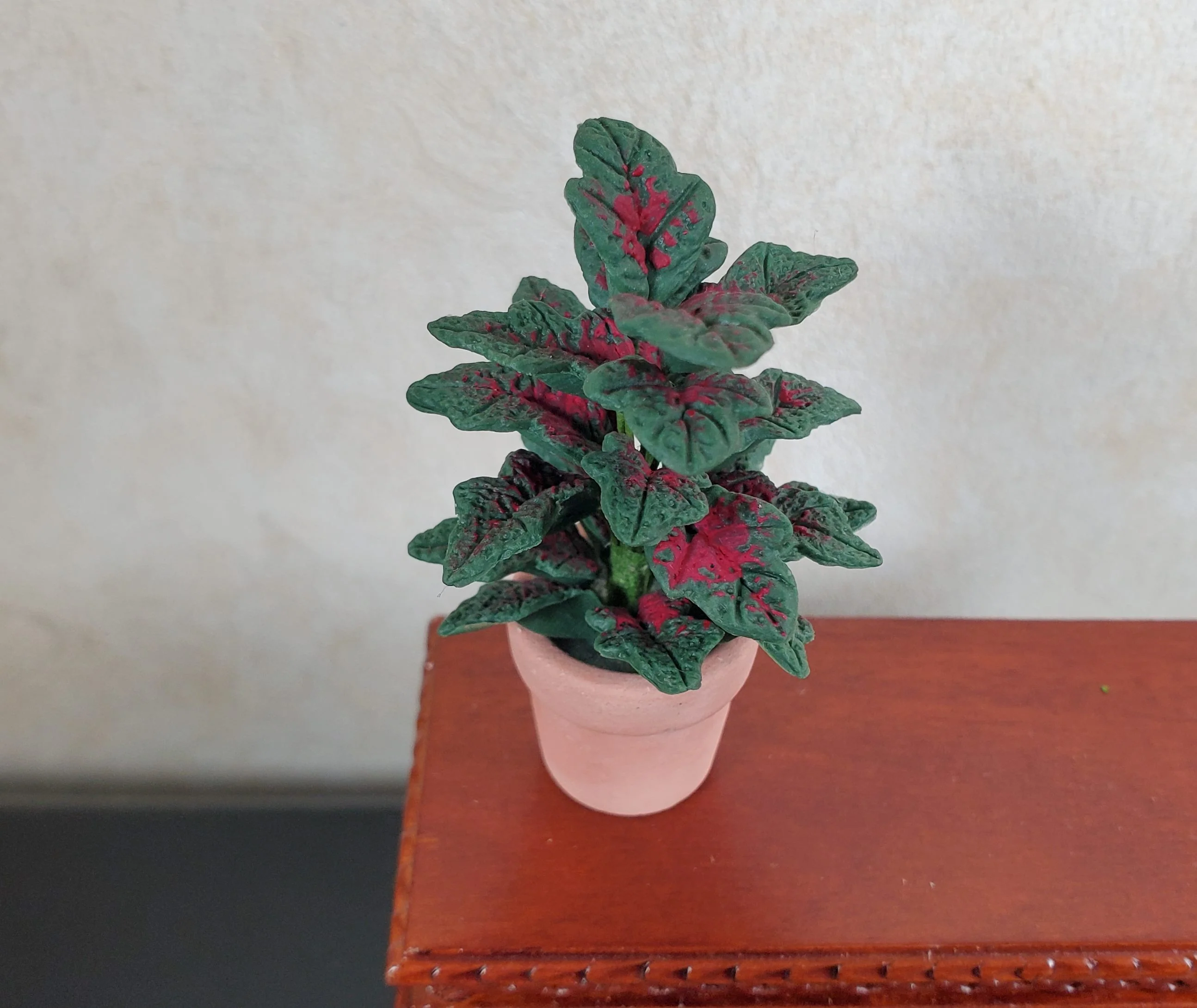 Dollhouse Large Tropical Houseplant Dark Green with Red Leaves 1:12 Scale - Image 2