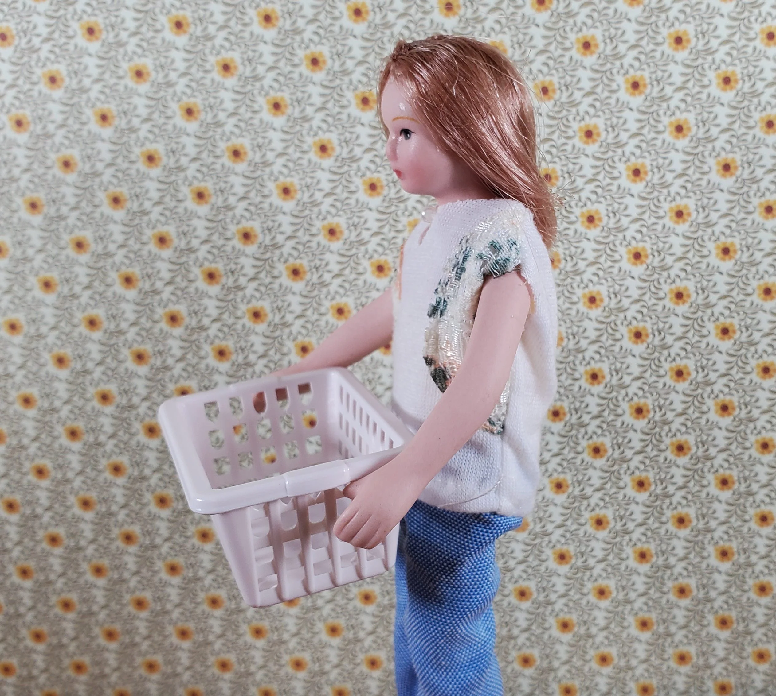 Dollhouse Laundry Basket White Modern Style 1:12 Scale Miniature - Image 3