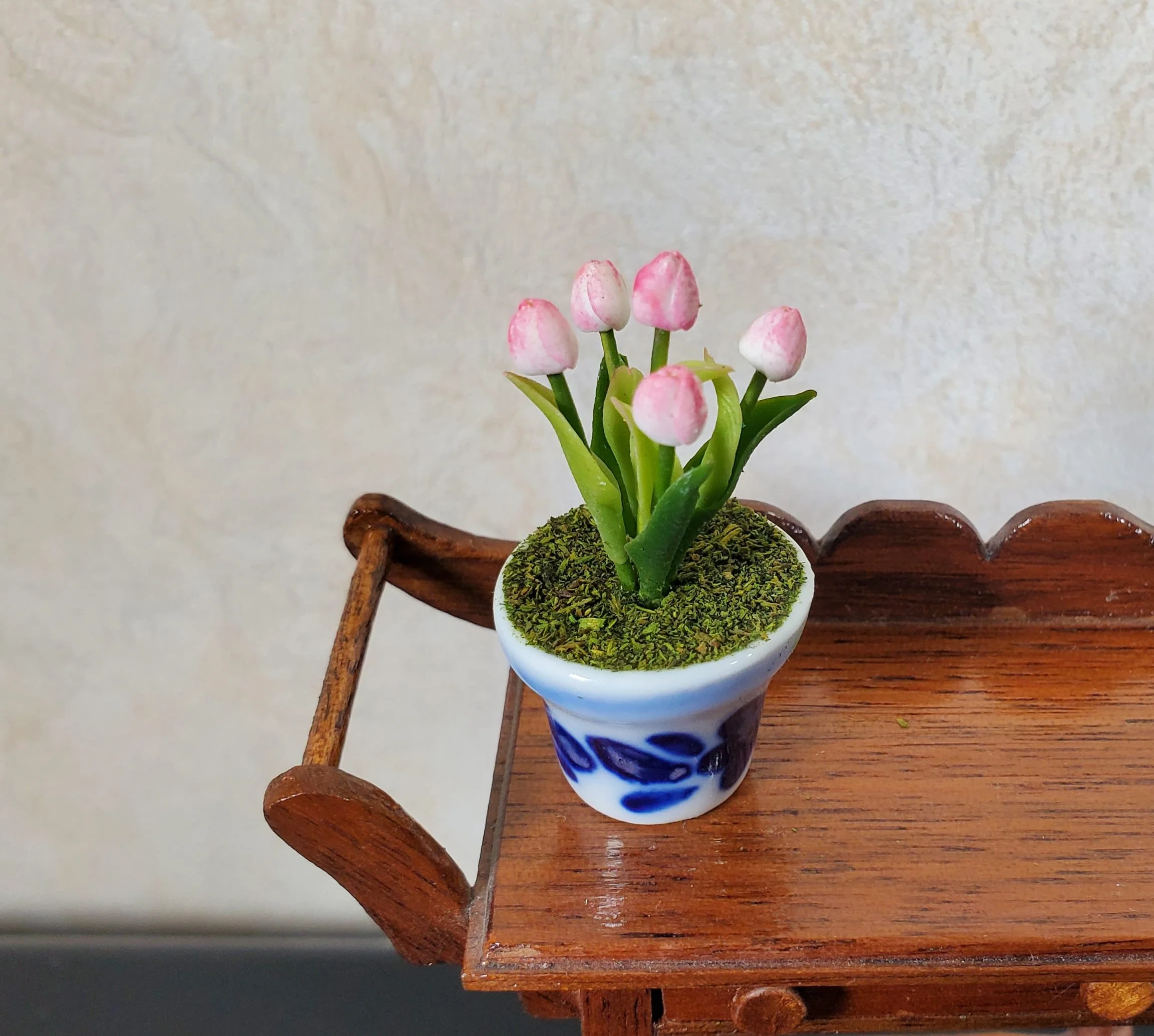 Dollhouse Light Pink Tulips in a Blue & White Ceramic Pot 1:12 Scale Miniature - Image 2
