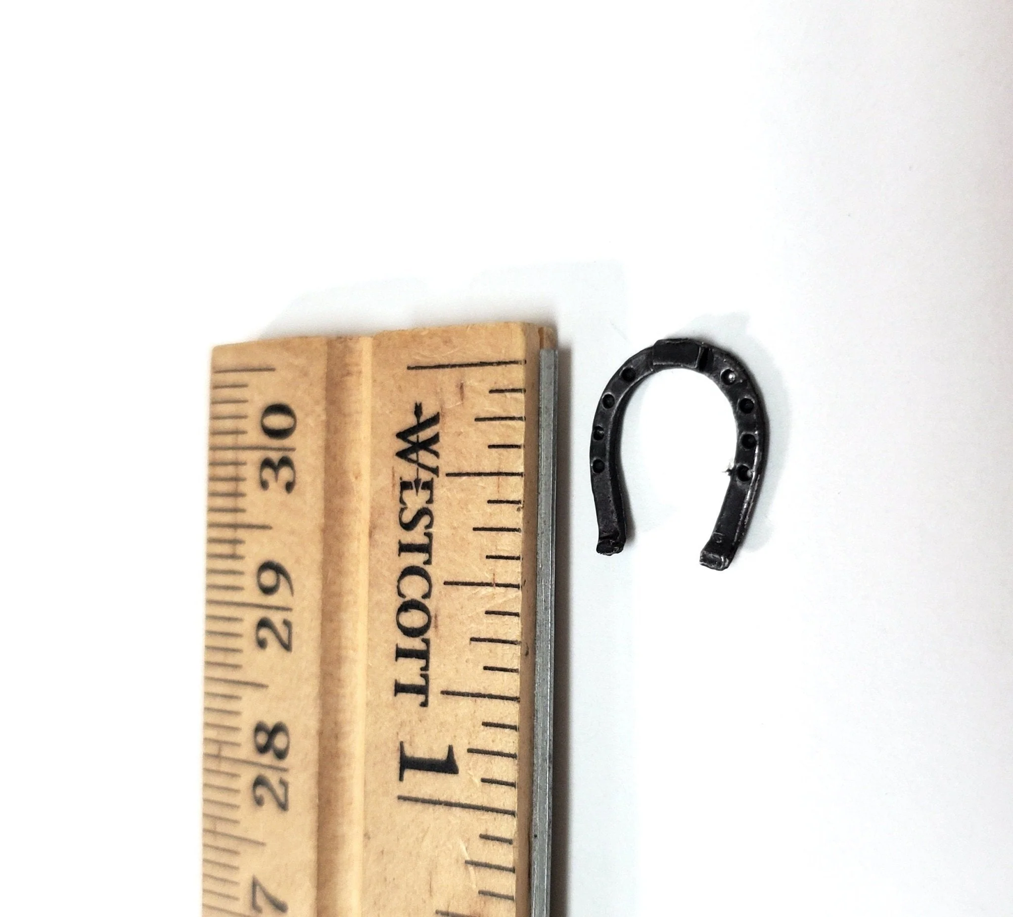 Dollhouse Lucky Horse Shoe Painted Metal 1:12 Scale Miniature Decor Accessories - Image 3