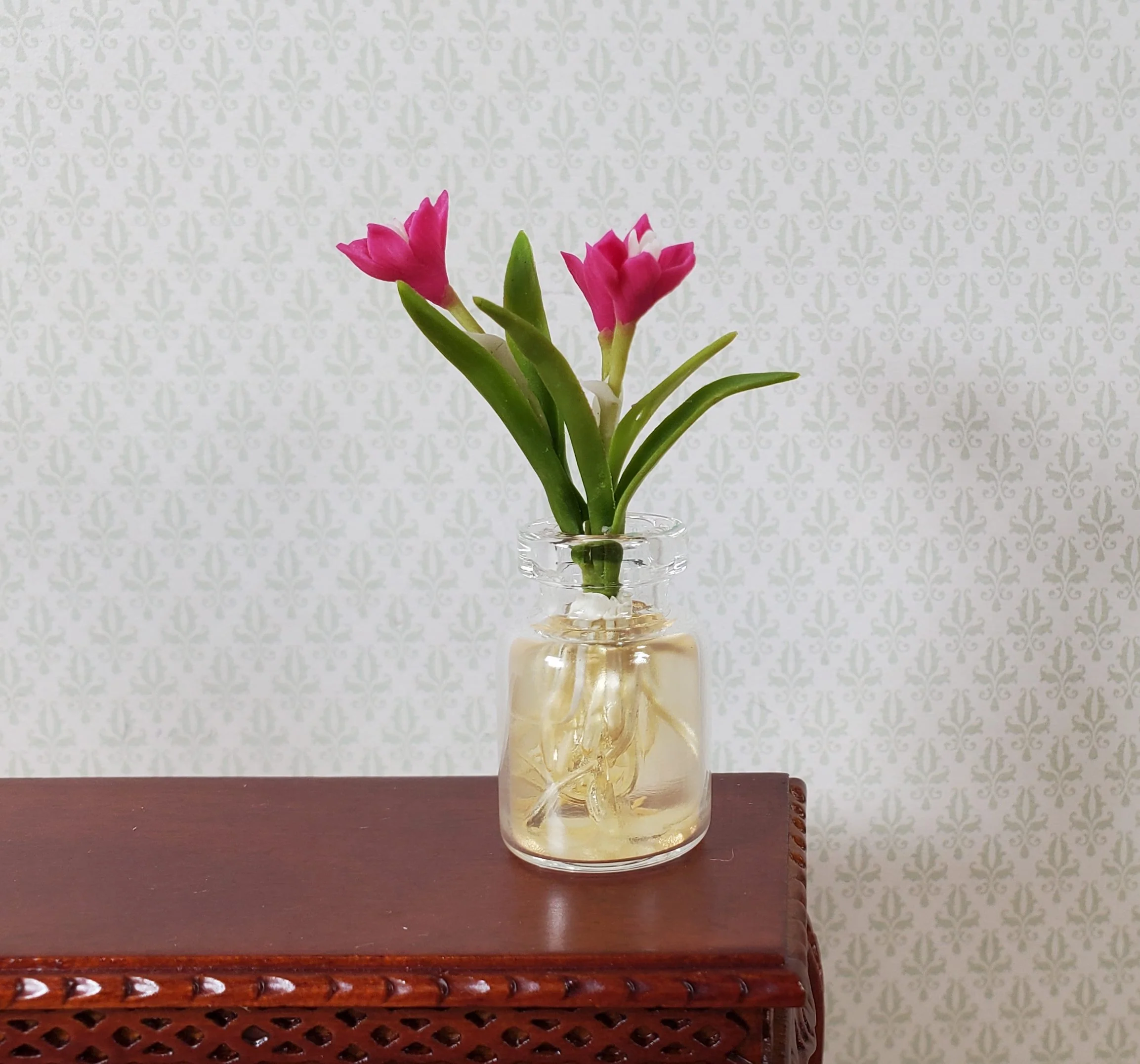 Dollhouse Magenta Tulip Bulbs in a Clear Glass Jar 1:12 Scale Miniature - Image 2