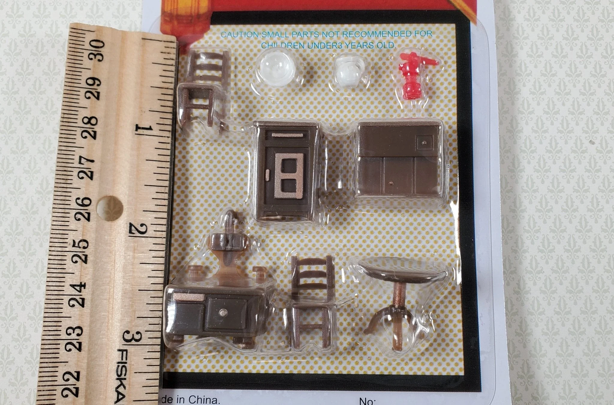 Dollhouse Miniature 1:48 Quarter Scale Kitchen Set Table Chairs Stove Icebox - Image 2