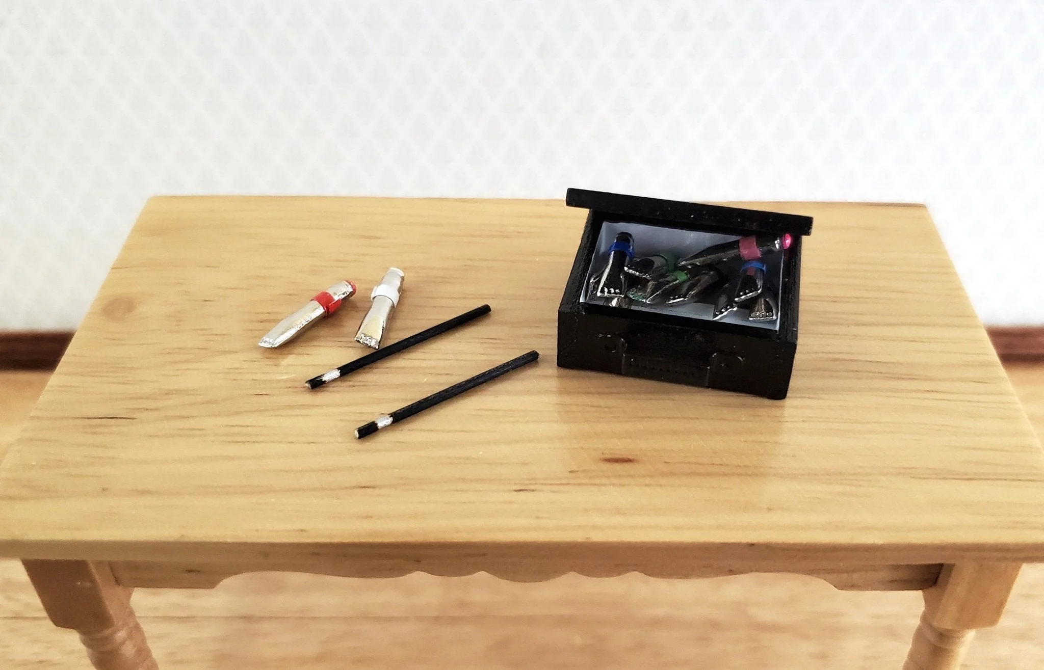 Dollhouse Miniature Art Box Set with Oil Paints & Brushes 1:12 Scale