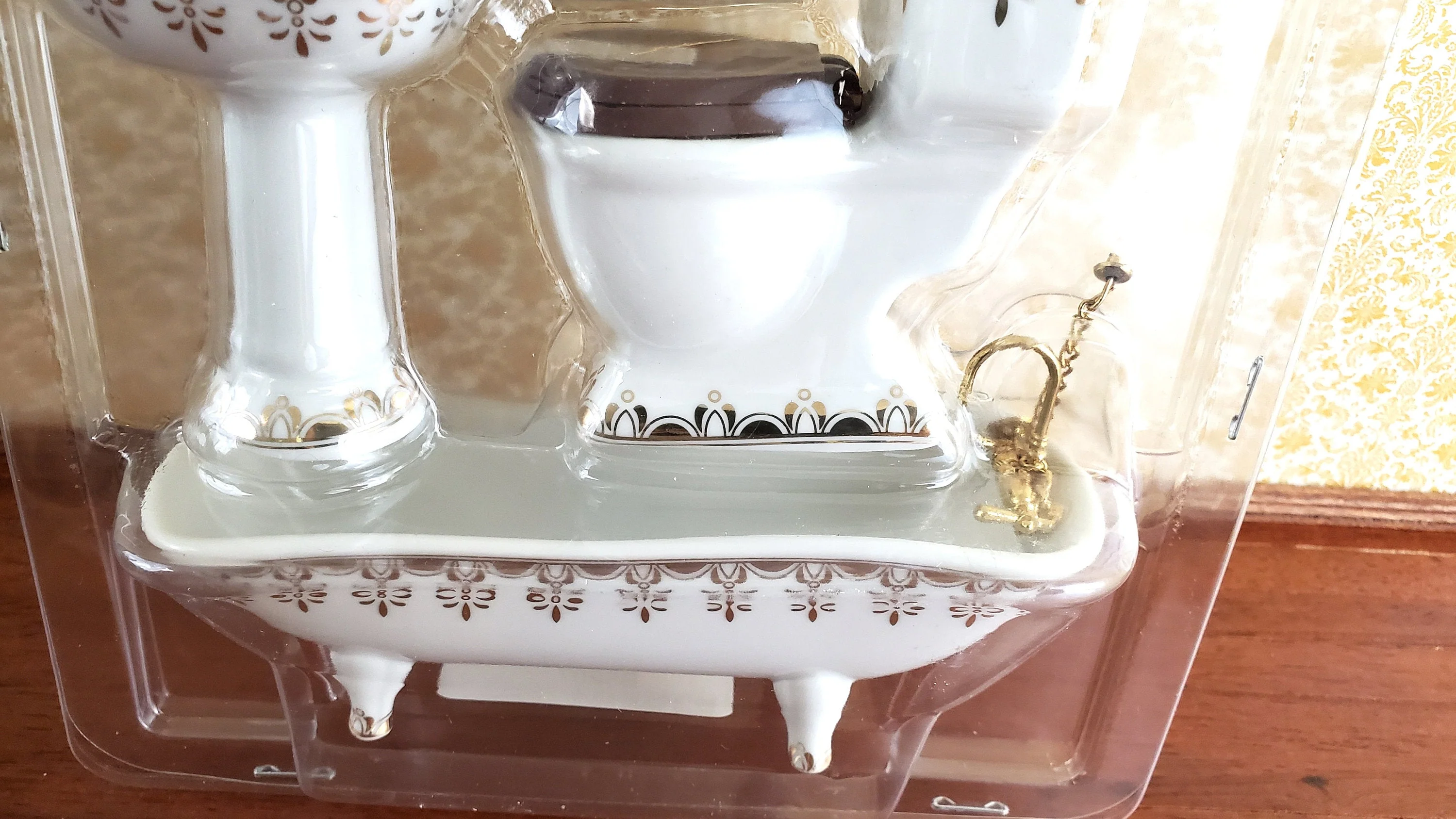 Dollhouse Miniature Bathroom Set Tub Toilet Sink Mirror White & Gold 1:12 Scale - Image 4