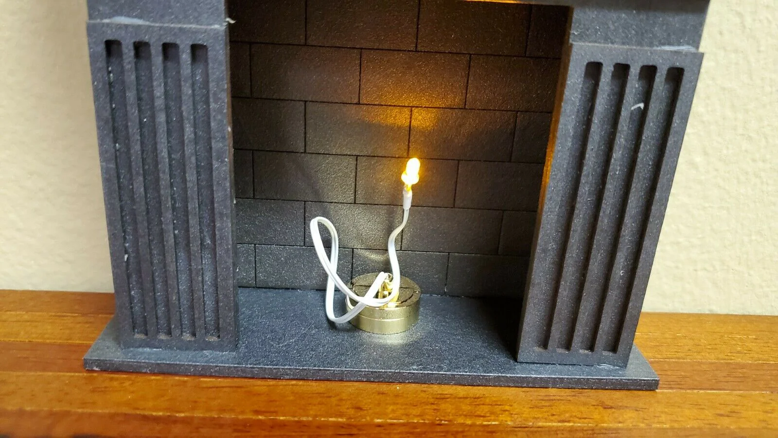 Dollhouse Miniature Battery Light Bulb RED on String for Fireplace 1:12 - Image 4