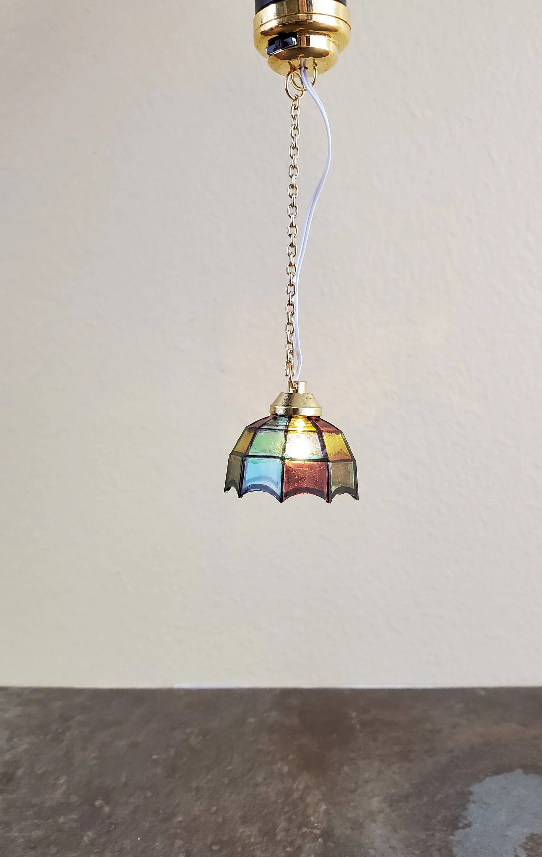 Dollhouse Miniature Battery Light Hanging Ceiling Stained Glass Style 1:12 Scale