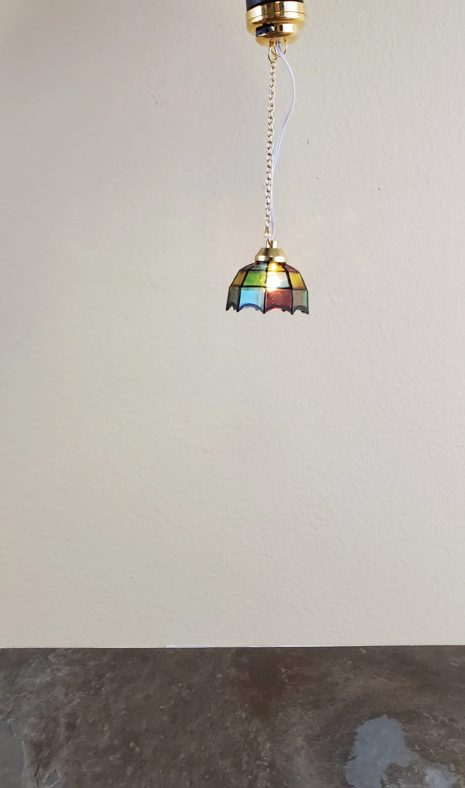 Dollhouse Miniature Battery Light Hanging Ceiling Stained Glass Style 1:12 Scale - Image 2