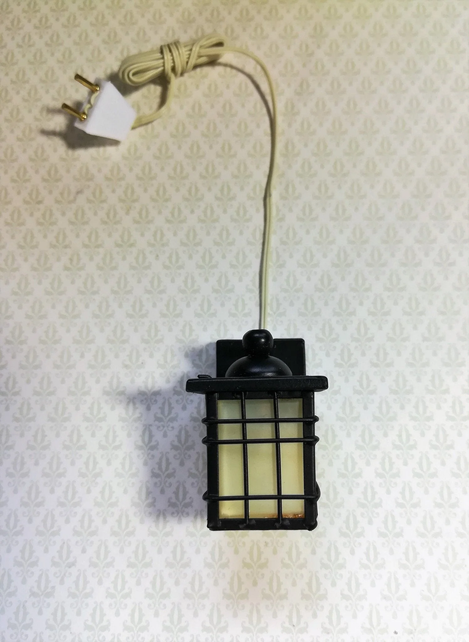 Dollhouse Miniature Black Coach Light Arts & Crafts Style 1:12 Scale 12 Volt Electric - Image 2
