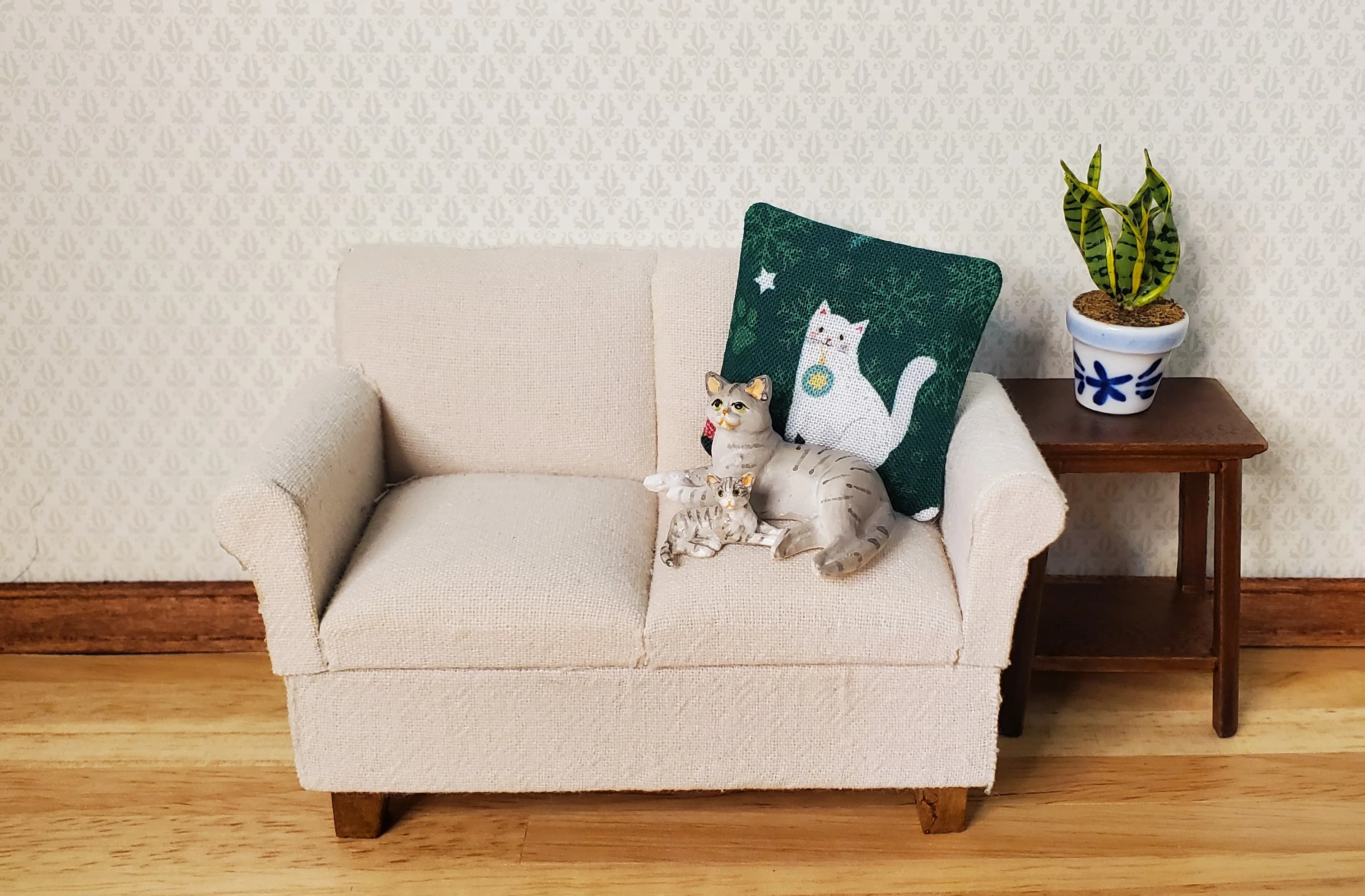 Dollhouse Miniature Christmas Cat Green Handmade 1:12 Scale 1 1/2" - Image 2