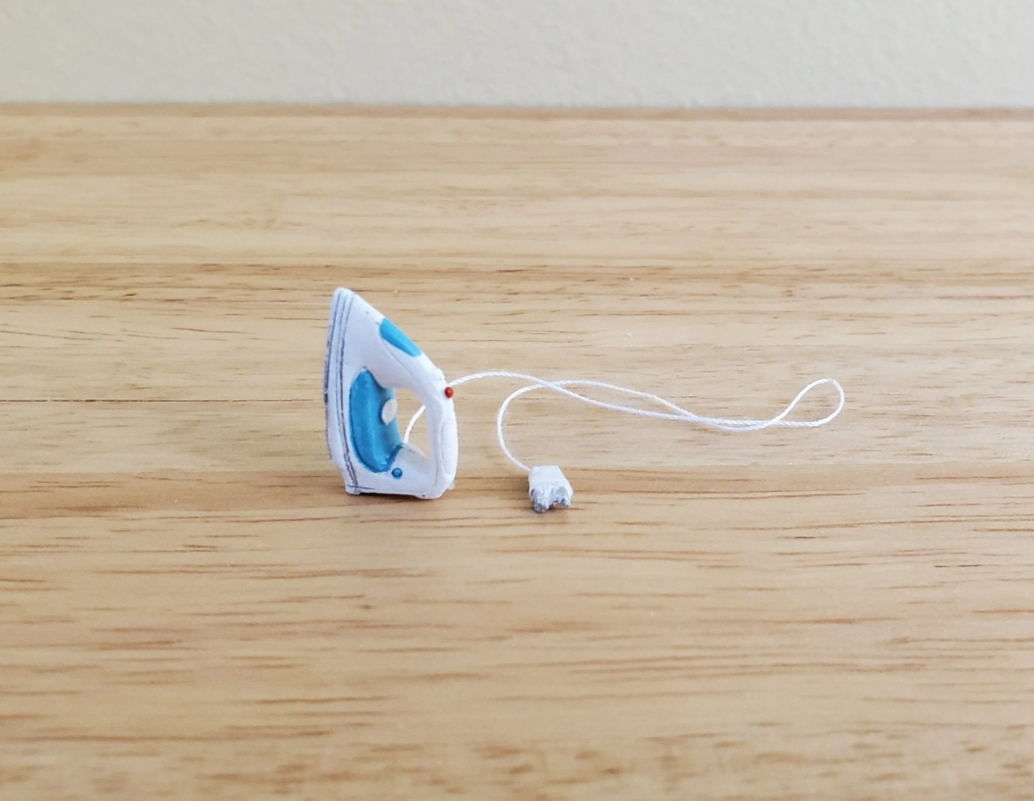 Dollhouse Miniature Clothes Iron Modern Style White Blue with Plug 1:12 Scale - Image 2