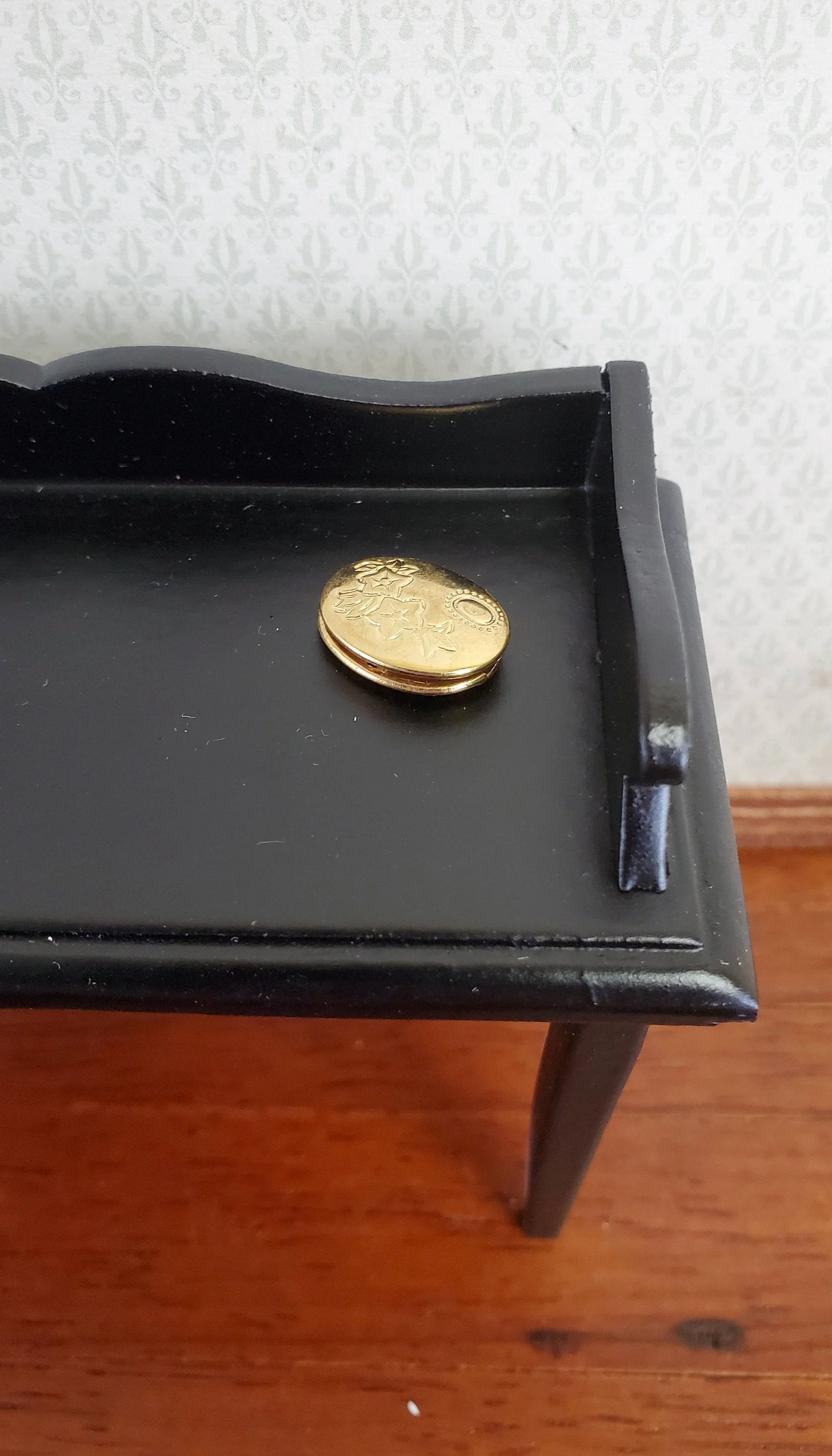 Dollhouse Miniature Compact Clasp Make-Up Container 1:6 Scale - Image 3