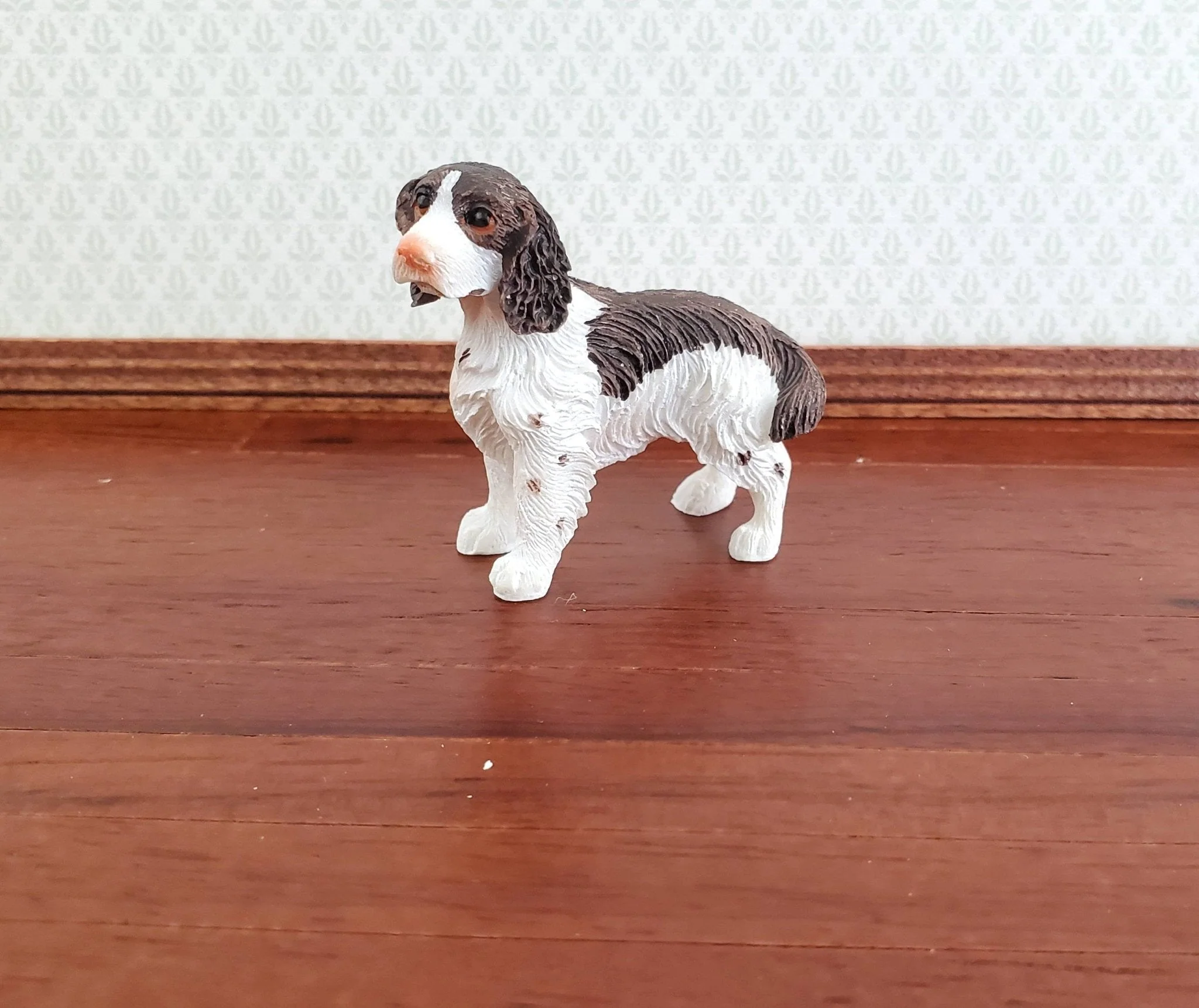 Dollhouse Miniature Dog English Springer Spaniel 1:12 Scale Animal Pet Resin