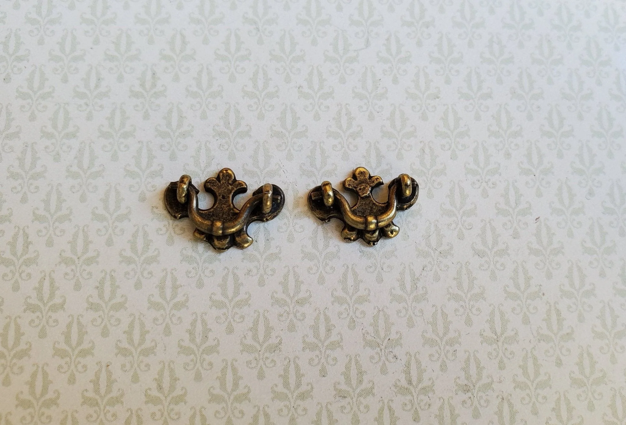 Dollhouse Miniature Drawer Pull or Handle x2 Fleur De Lis Style 1:12 Scale Antique Bronze