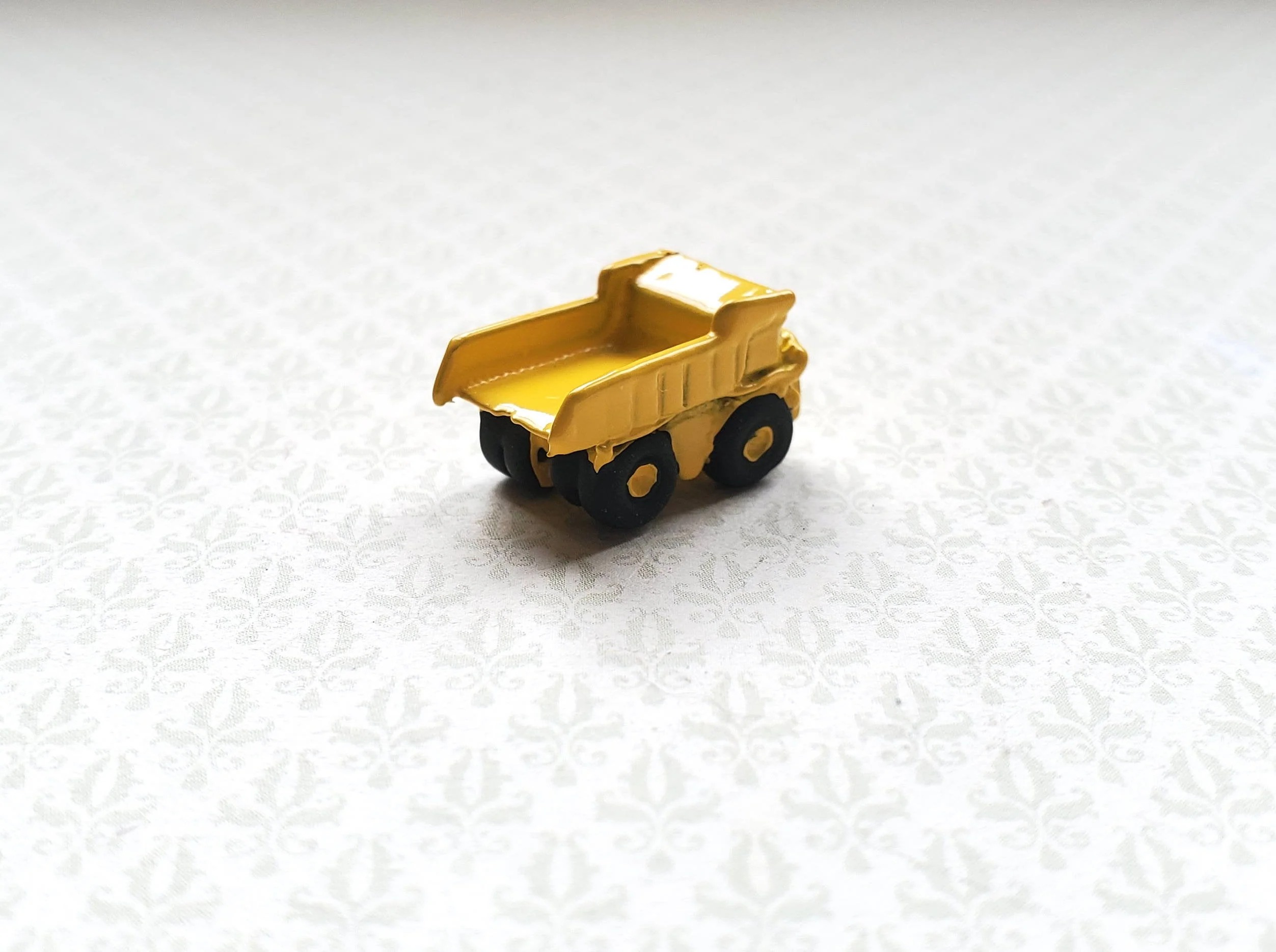 Dollhouse Miniature Dump Truck Toy Yellow & Black Metal 1:12 Scale - Image 2