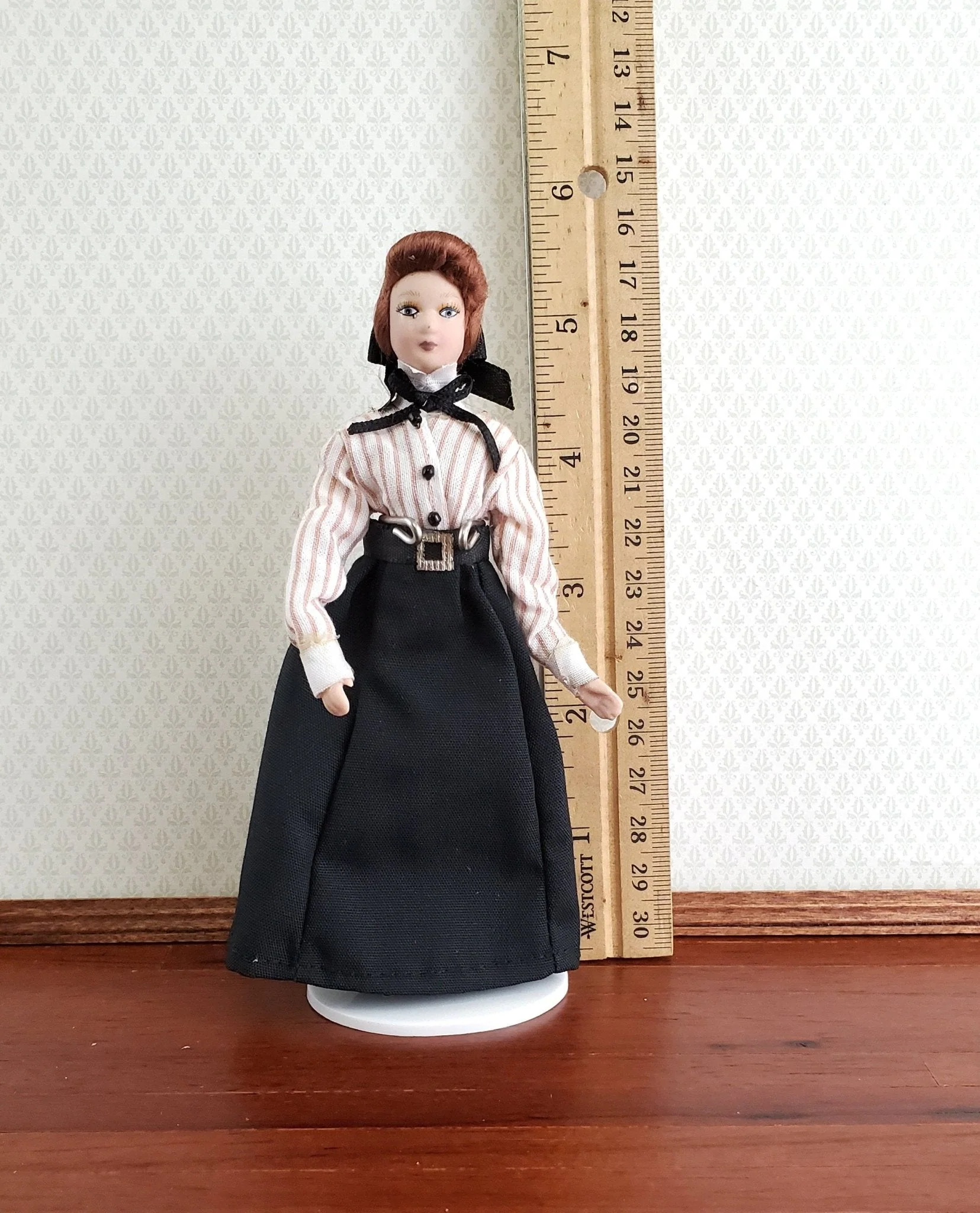Dollhouse Female Doll Mom Mother Teacher Porcelain Poseable 1:12 Scale Woman - Image 4