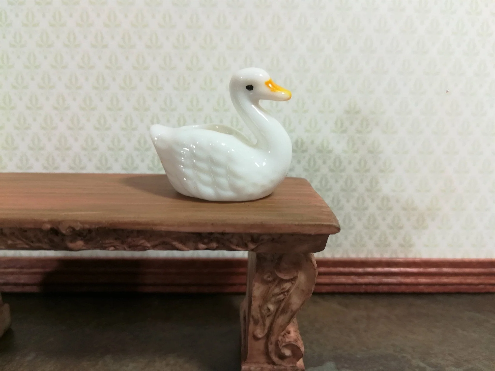 Dollhouse Miniature Flower Planter White Swan 1:12 Scale Ceramic