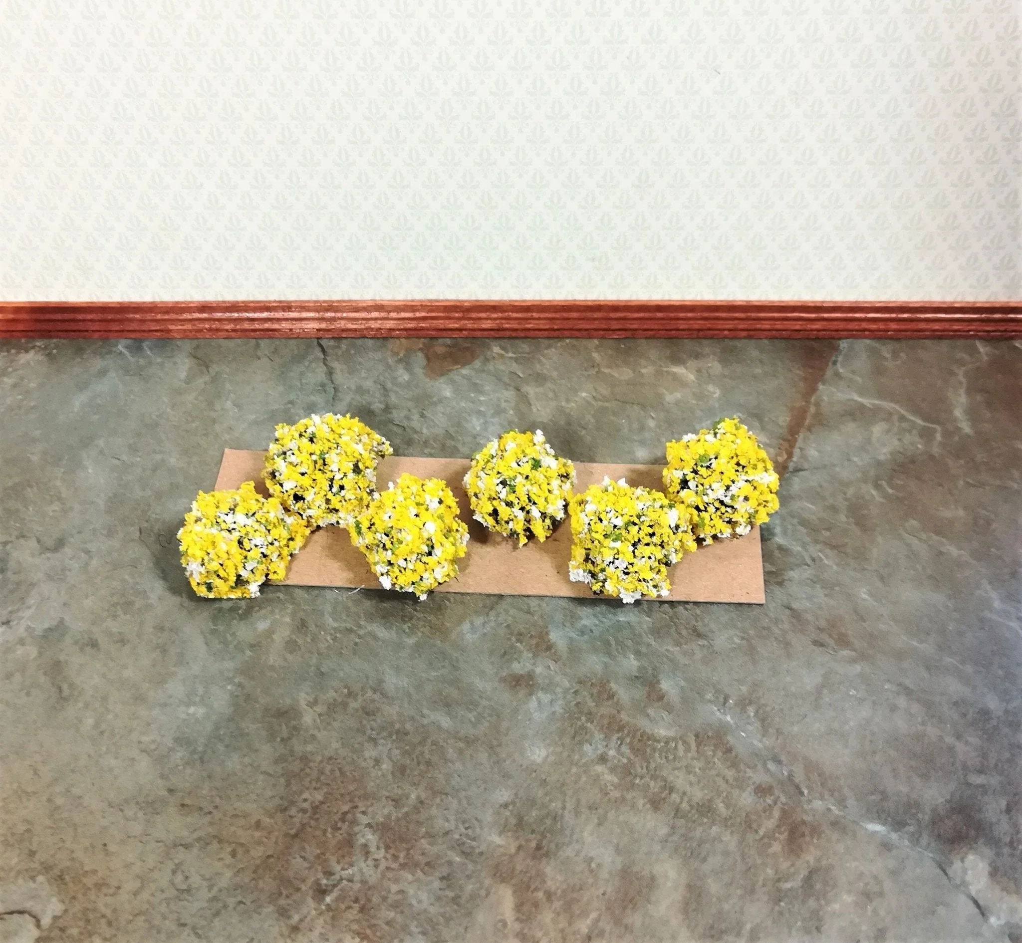 Dollhouse Miniature Flowering Shrub Yellow & White Small Bush Round 1:12 Scale