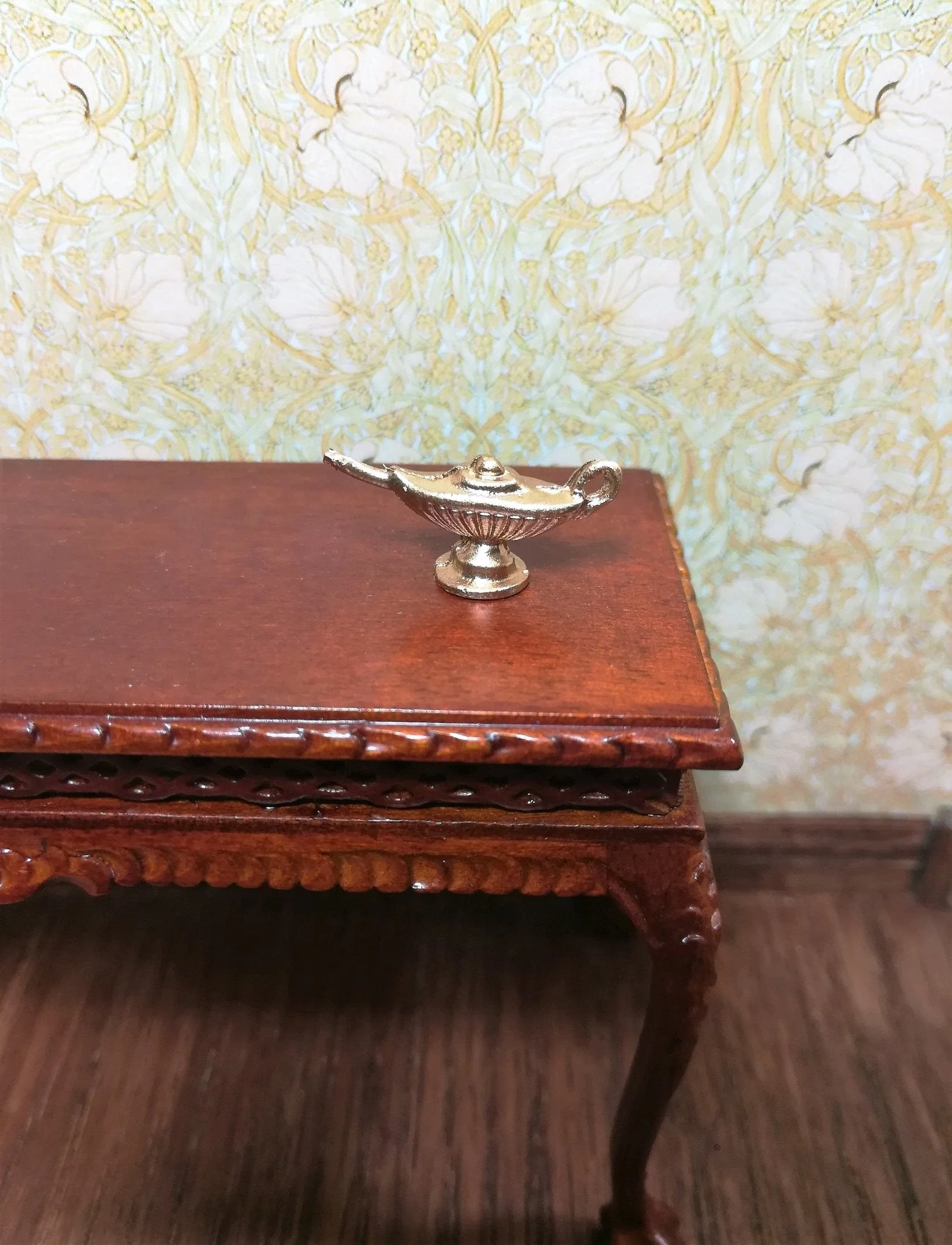 Dollhouse Miniature Genie Lamp Aladdin's Lamp Gold 1:12 Scale Hand Painted Metal - Image 2