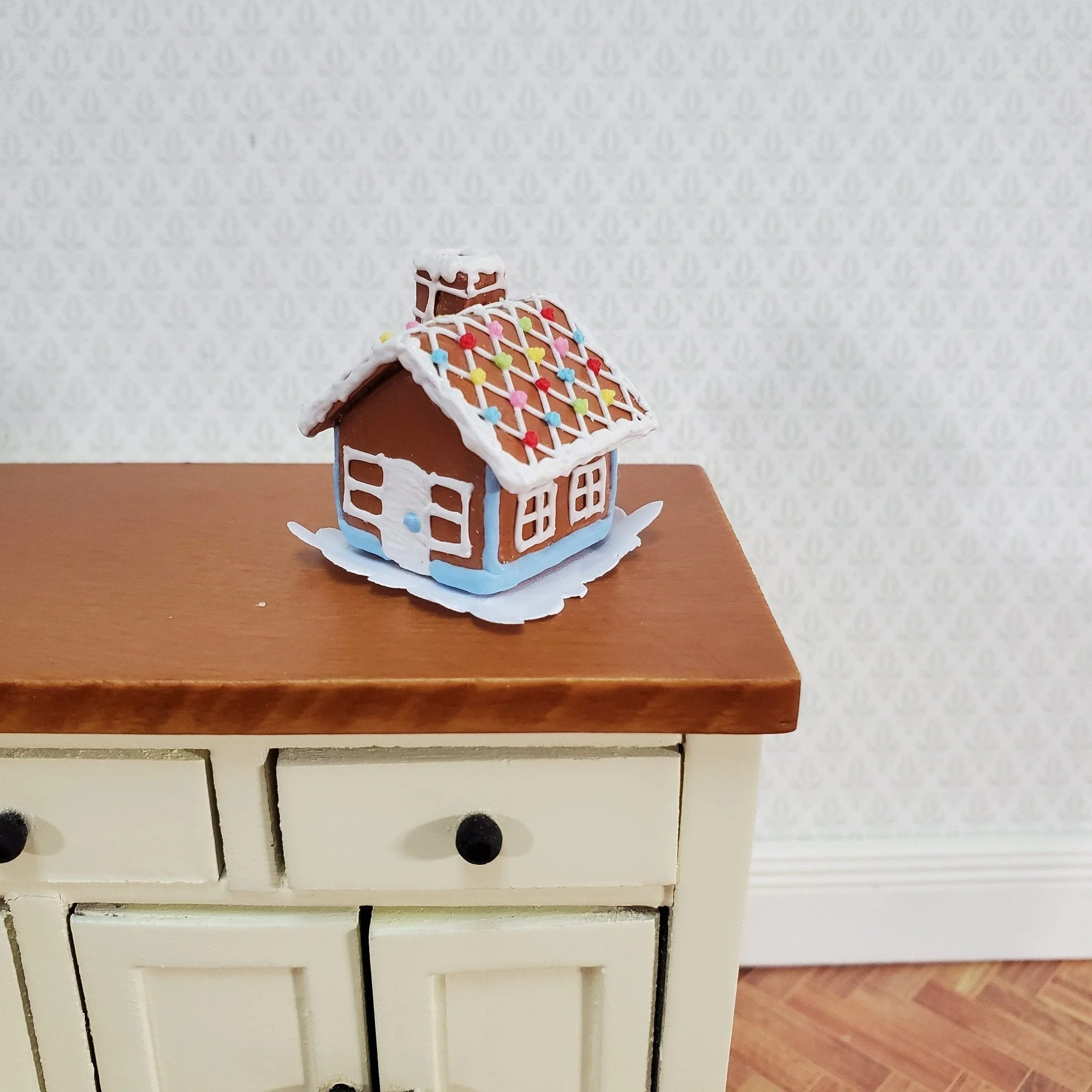 Dollhouse Miniature Gingerbread House Classic Style 1:12 Scale Christmas