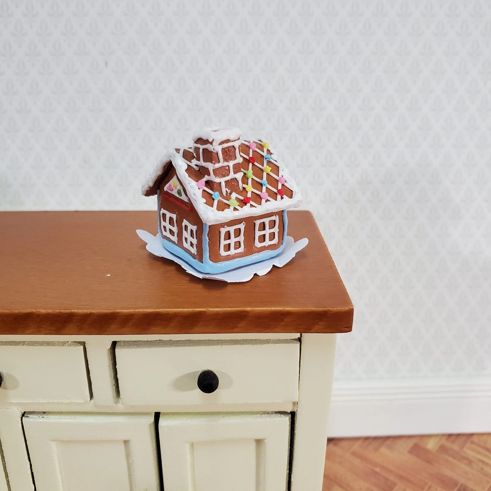 Dollhouse Miniature Gingerbread House Classic Style 1:12 Scale Christmas - Image 3