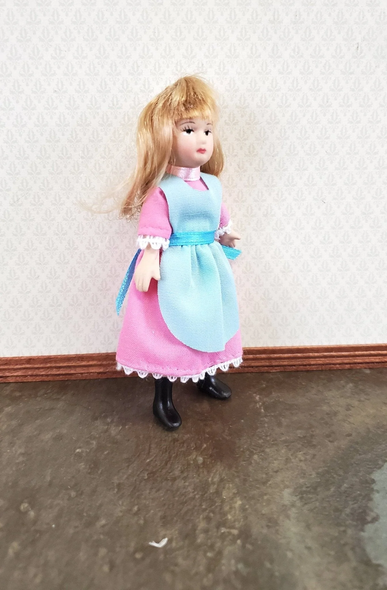 Dollhouse Miniature Girl Doll Porcelain Poseable 1:12 Scale Pink Dress