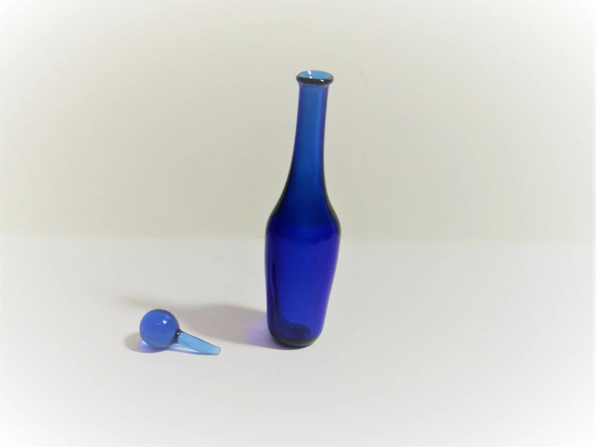 Dollhouse Miniature Glass Decanter Bottle Cobalt Blue Large w/ Stopper 1:12 Scale - Image 2