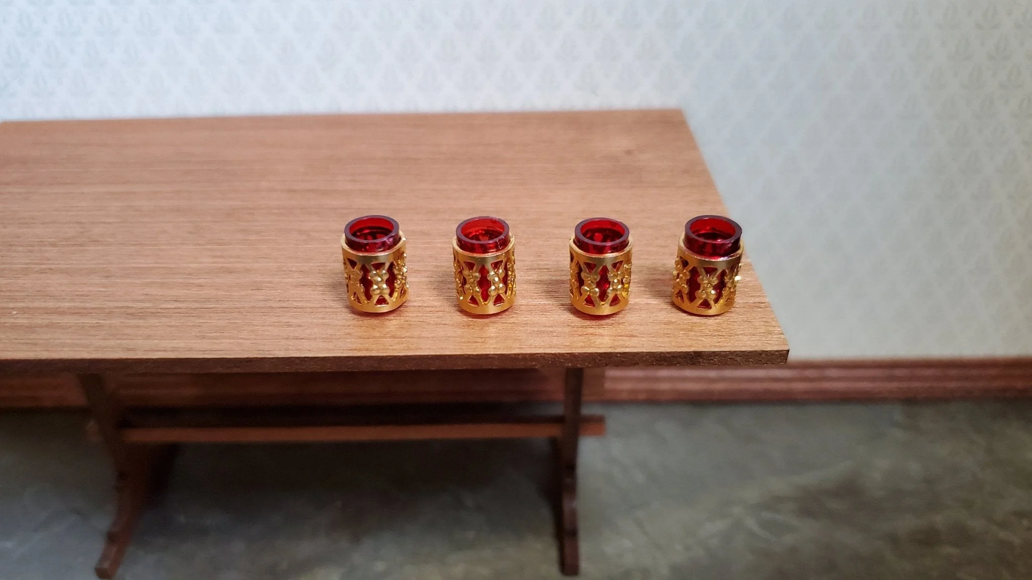 Dollhouse Miniature Glasses Red with Gold Wrap Fancy x4 1:12 Scale Chrysnbon