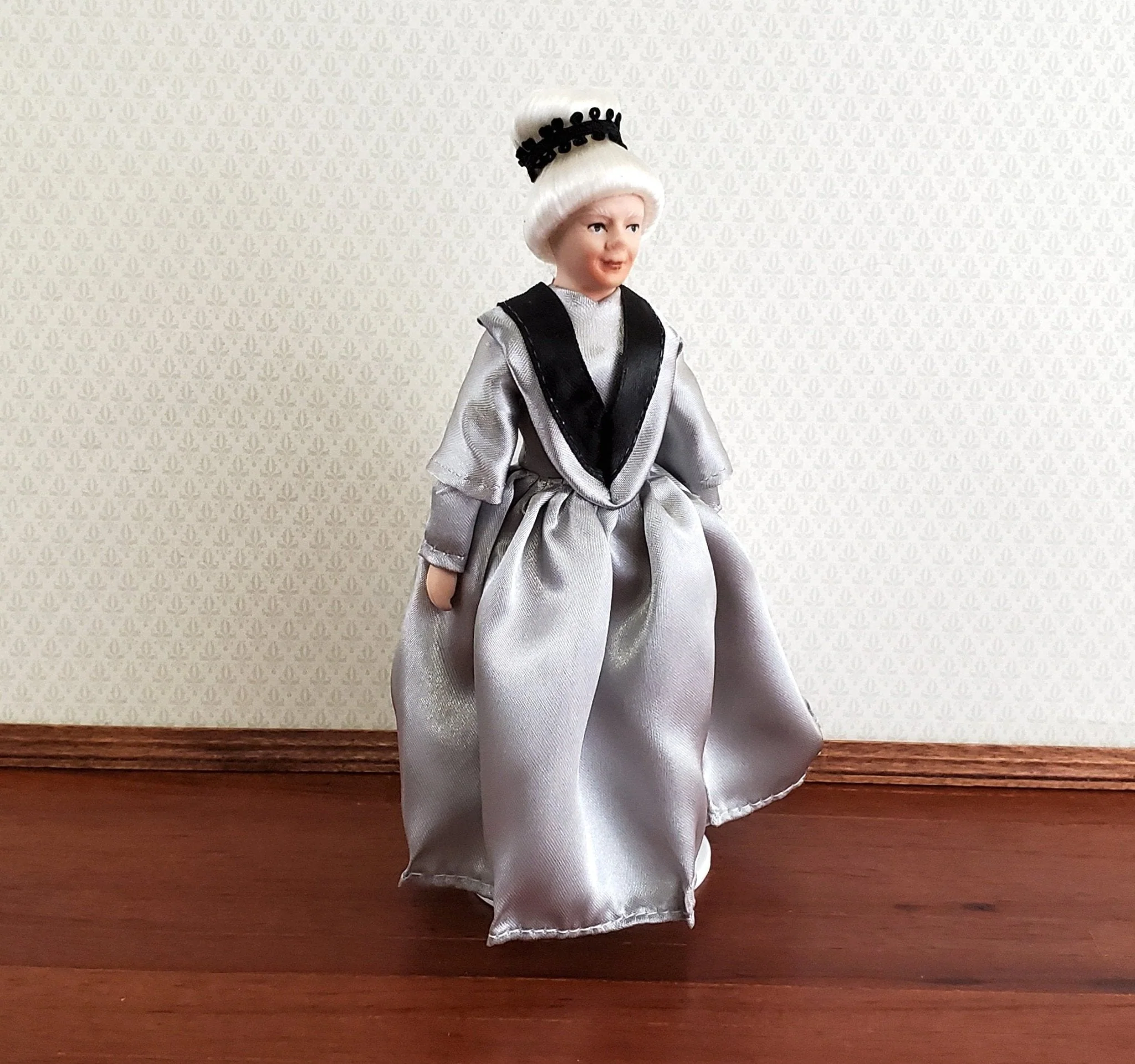 Dollhouse Miniature Grandma Porcelain Doll Victorian Silver Dress 1:12 Scale