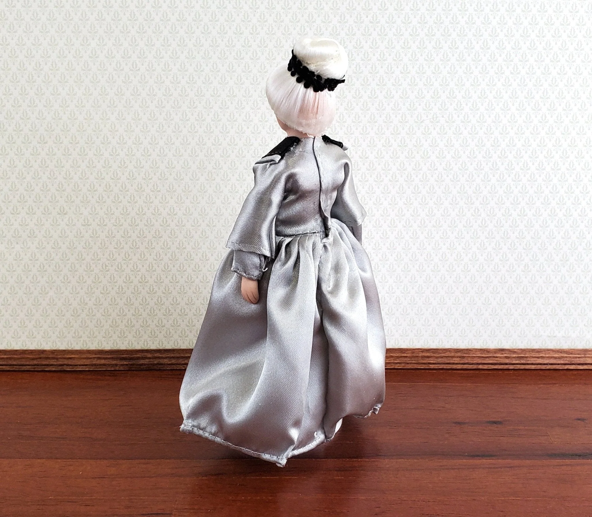 Dollhouse Miniature Grandma Porcelain Doll Victorian Silver Dress 1:12 Scale - Image 3