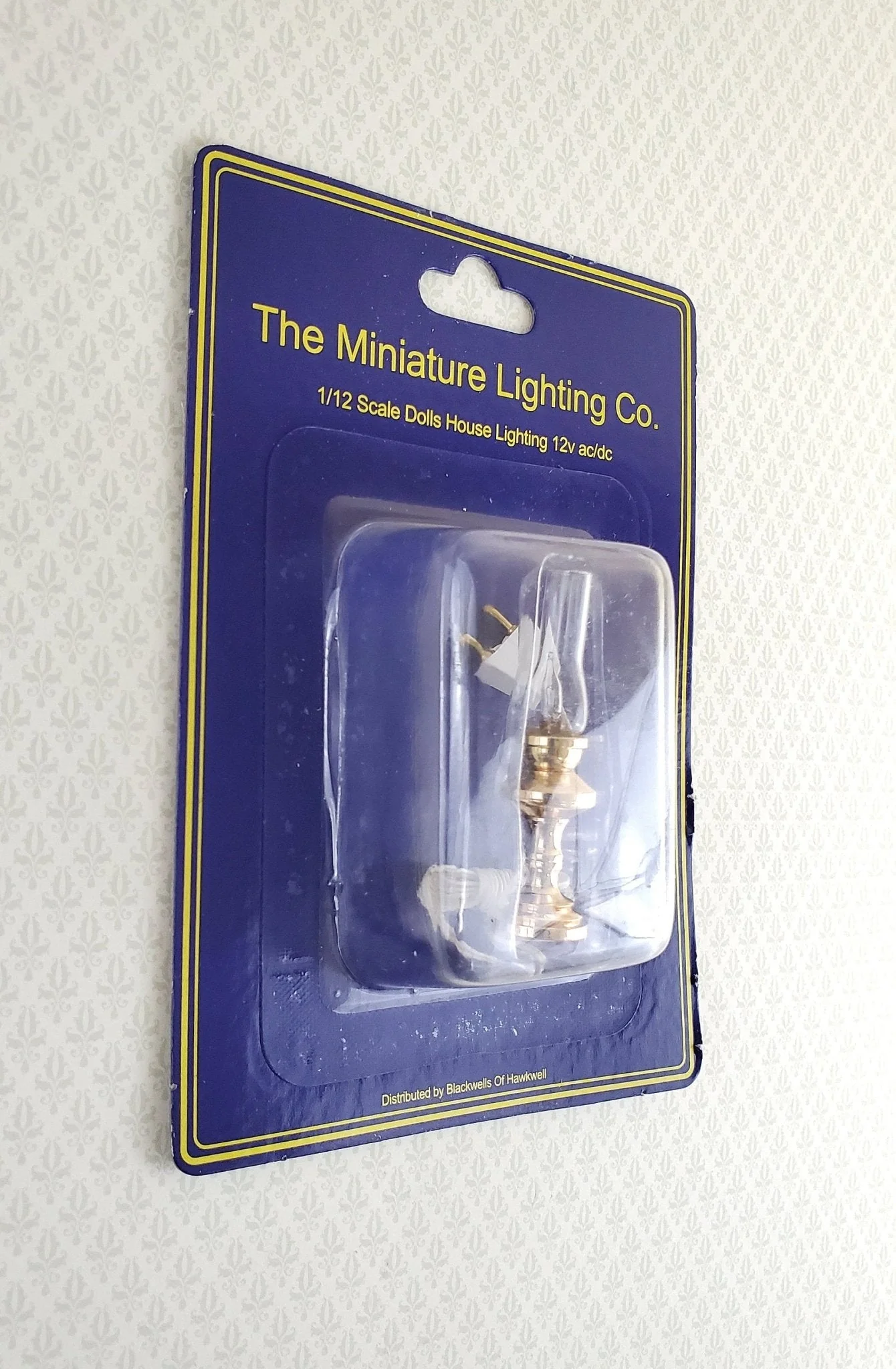 Dollhouse Miniature Hurricane Lamp 12 Volt Light 1:12 Scale Vintage Style Gold LT1003 - Image 3
