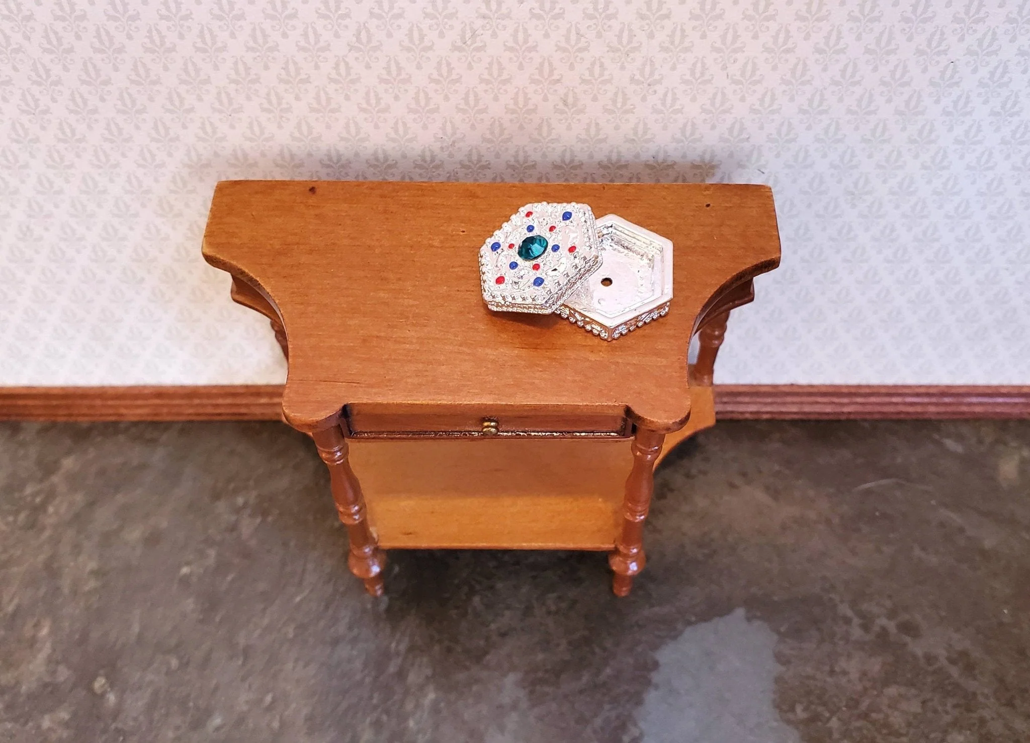 Dollhouse Jewelry Box with Jewels Large Silver with Opening Lid 1:12 Scale - Image 3