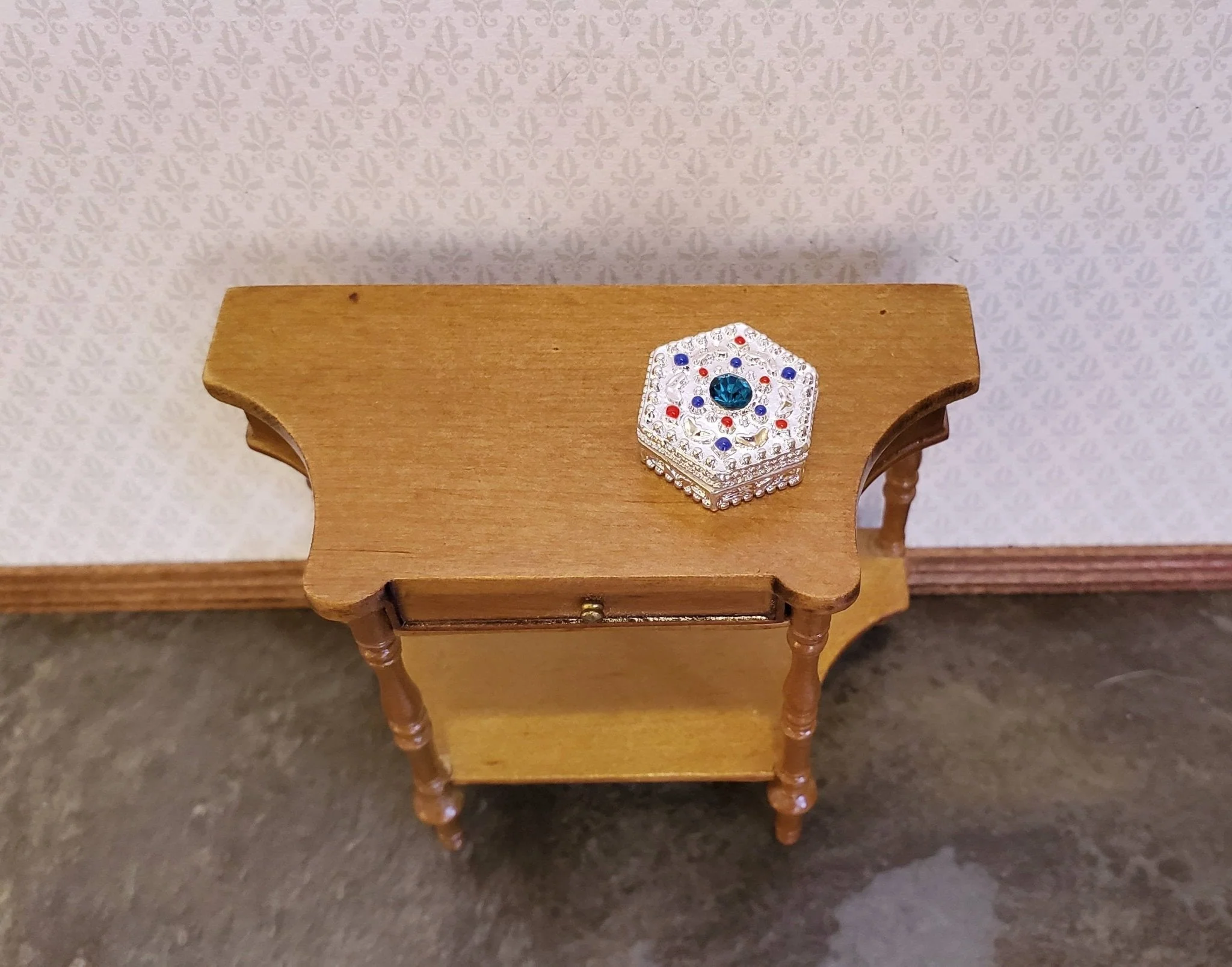 Dollhouse Jewelry Box with Jewels Large Silver with Opening Lid 1:12 Scale - Image 4