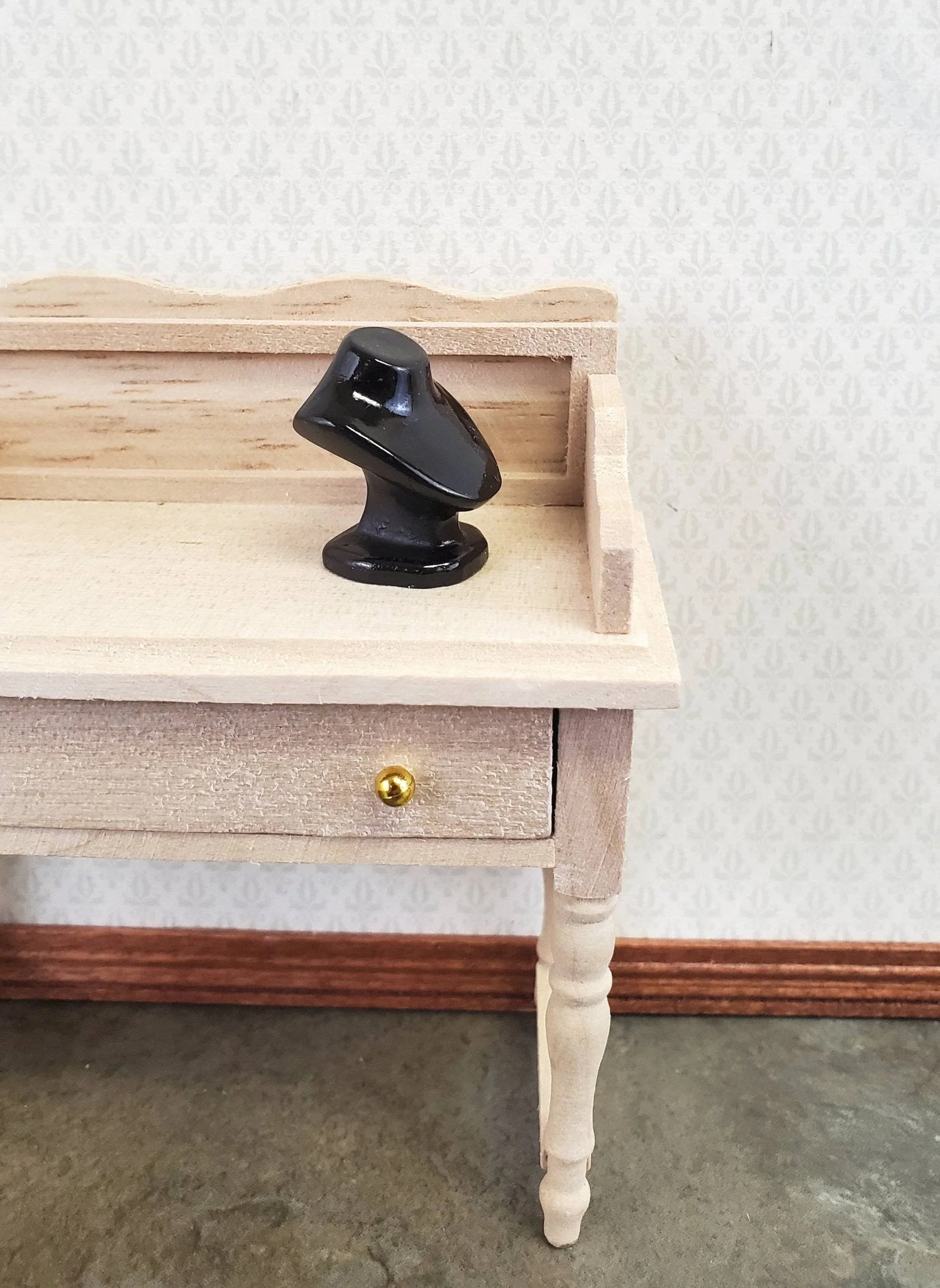 Dollhouse Miniature Jewelry Bust Black 1/12 Scale Vanity - Image 2