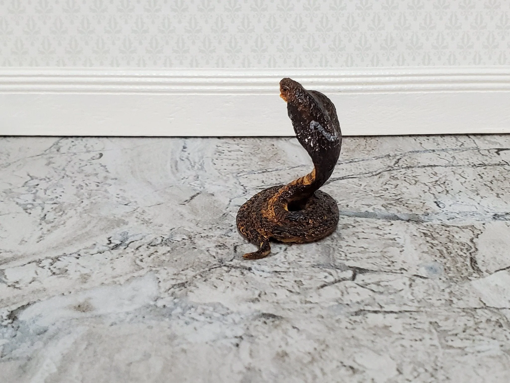 Dollhouse Miniature King Cobra Snake 1:12 Scale Pet Animal by Falcon A3379 - Image 2