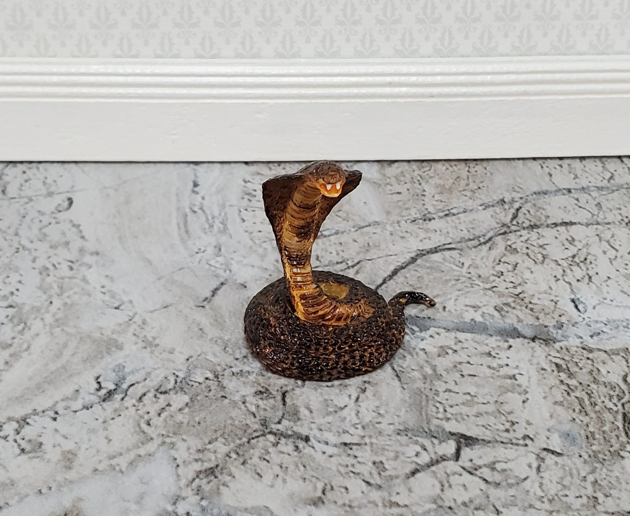 Dollhouse Miniature King Cobra Snake 1:12 Scale Pet Animal by Falcon A3379 - Image 4