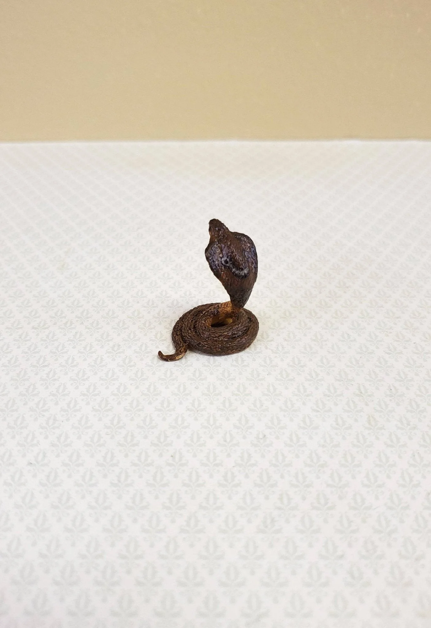 Dollhouse Miniature King Cobra Snake 1:12 Scale Pet Animal Falcon Minis - Image 4