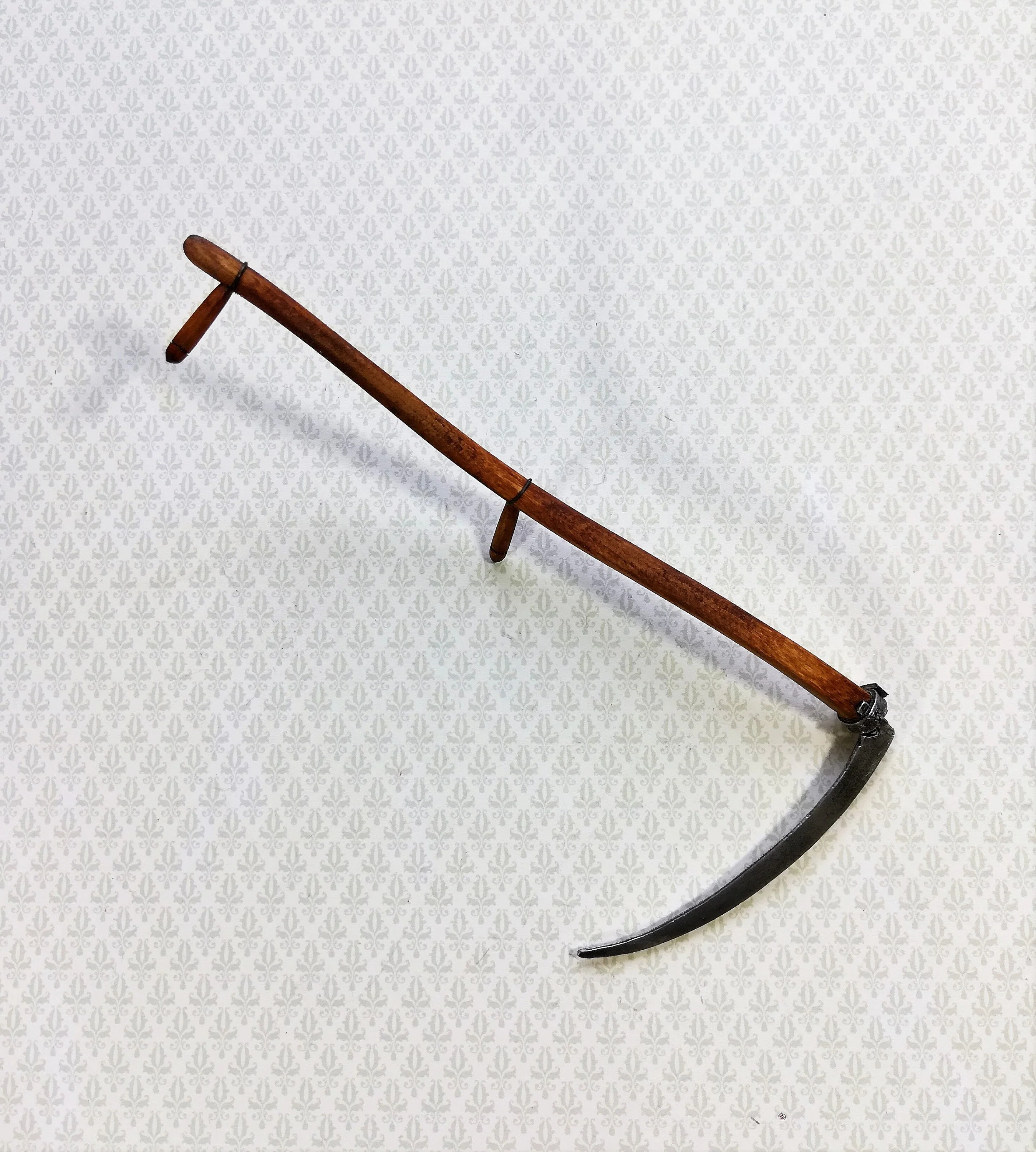 Dollhouse Miniature Large Scythe Sir Thomas Thumb 1:12 Scale Cutting Tool - Image 2