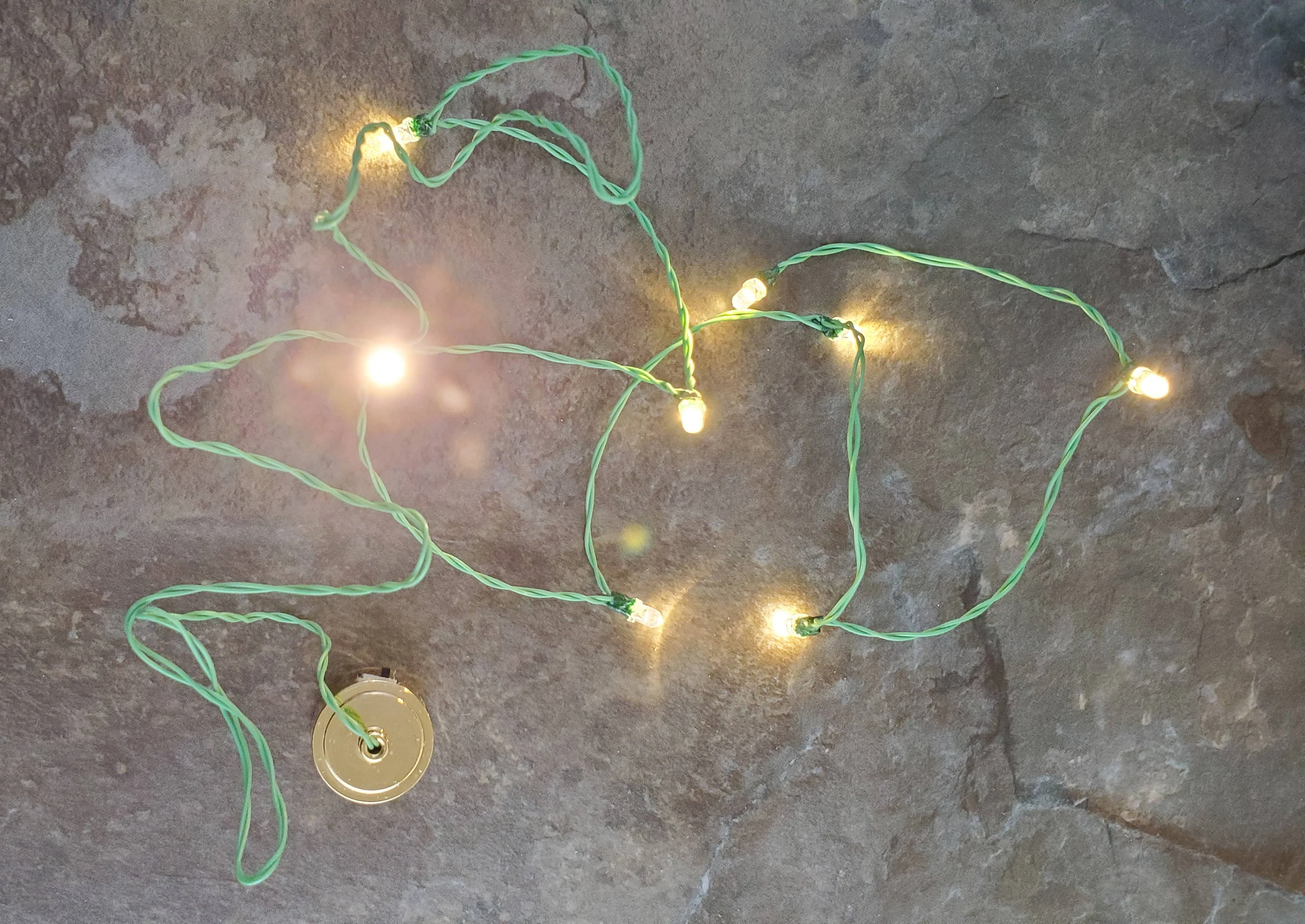 Dollhouse Miniature LED Battery 8 Light Bulbs on a String Warm Light Green Wire 1:12 Scale - Image 2