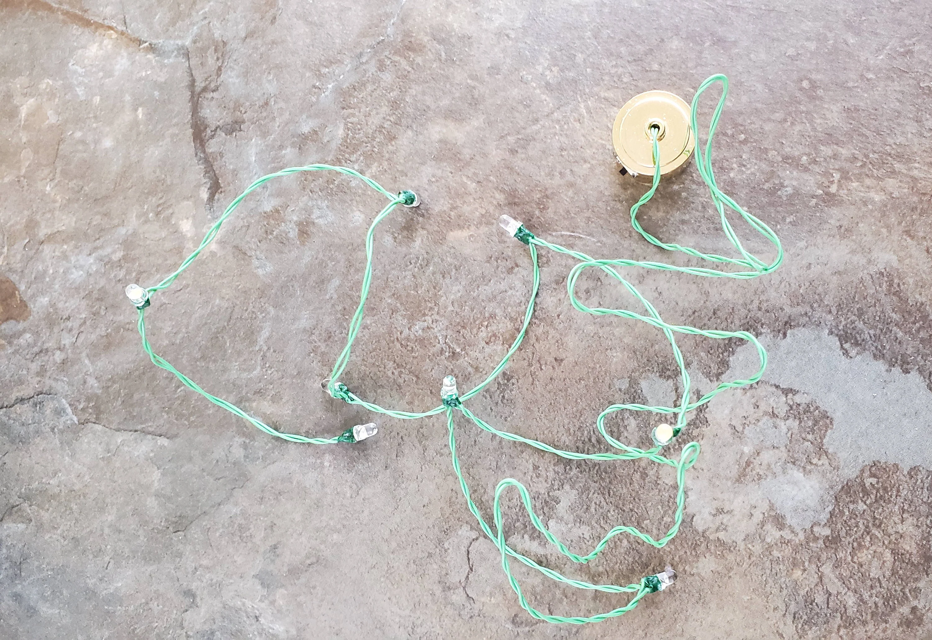 Dollhouse Miniature LED Battery 8 Light Bulbs on a String Warm Light Green Wire 1:12 Scale - Image 3