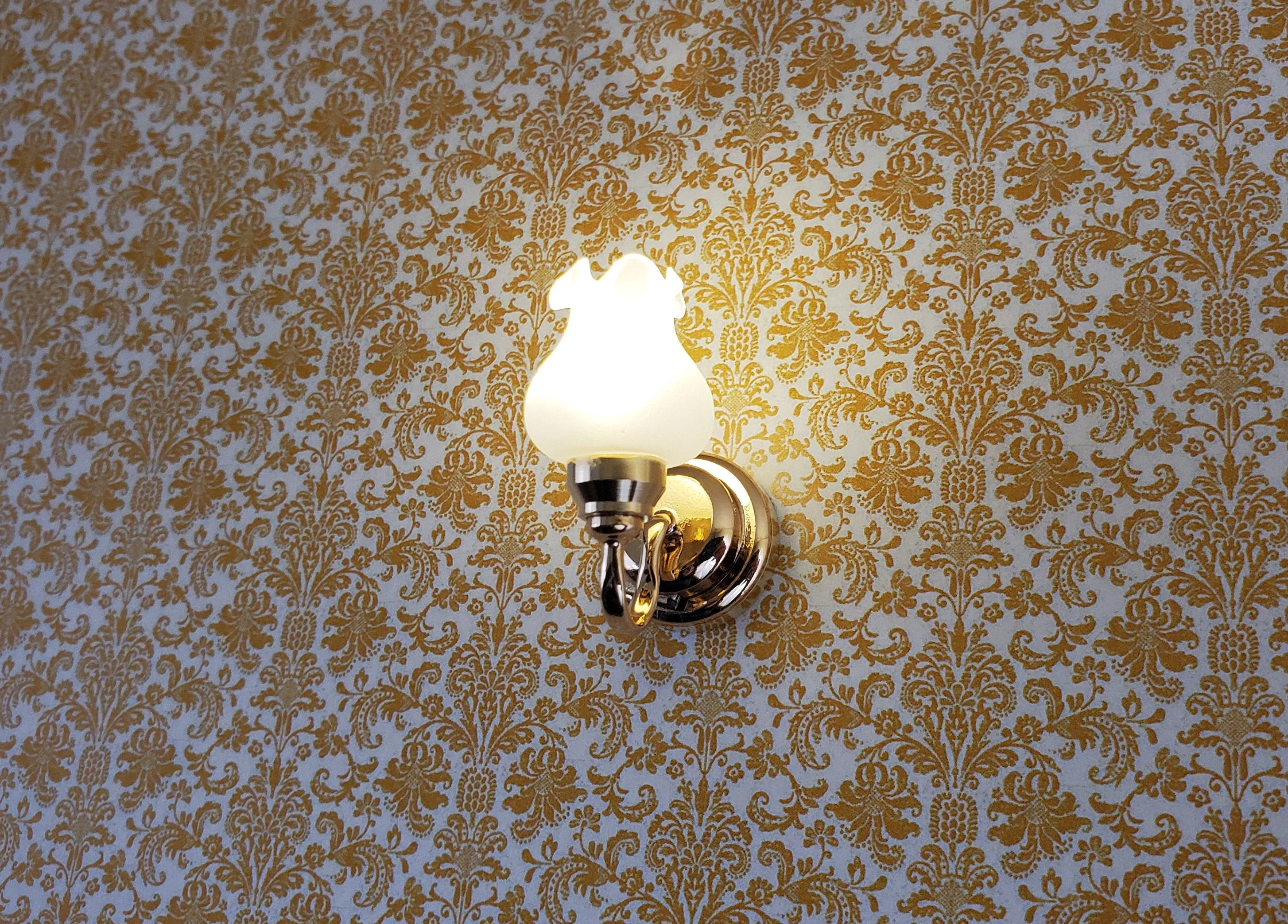 Dollhouse Miniature LED Battery Light Single Tulip Sconce 1:12 Scale - Image 4