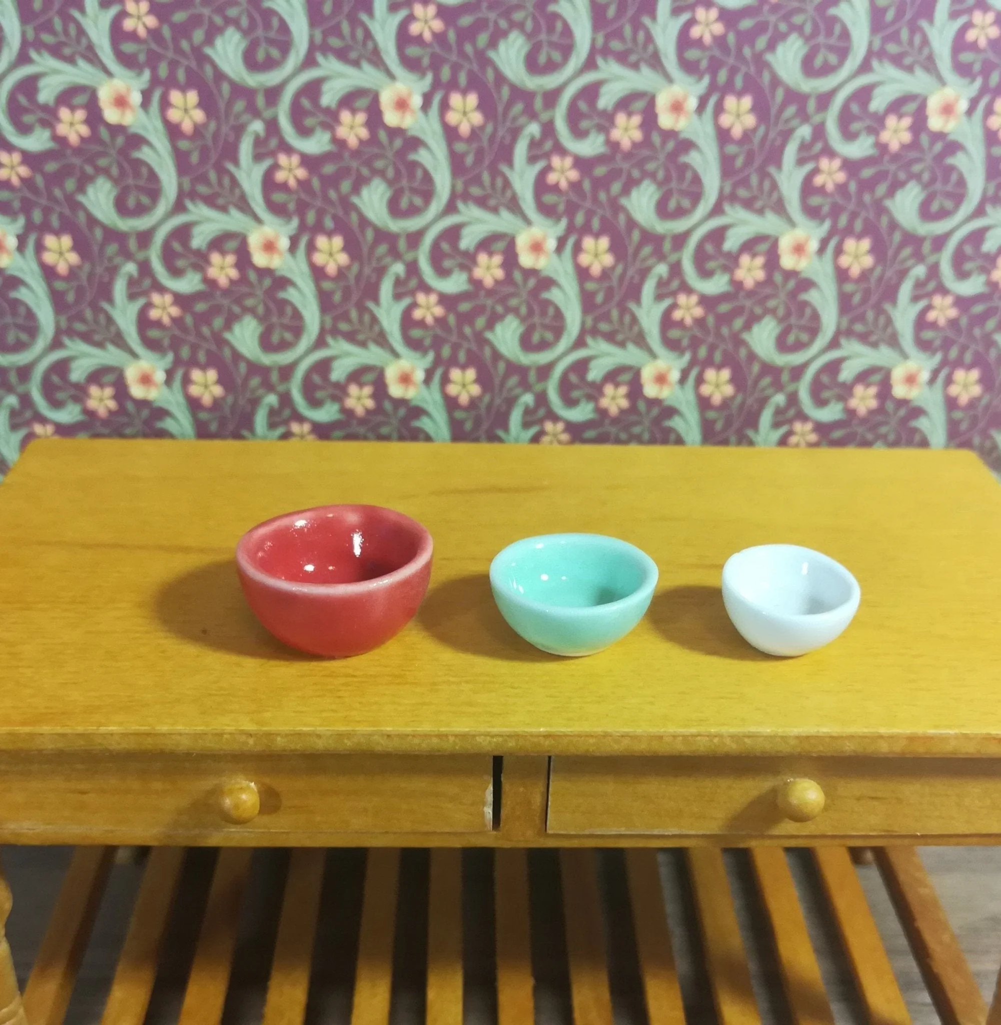Dollhouse Mixing Bowls Set of 3 Stacking Red Green White 1:12 Scale Miniature