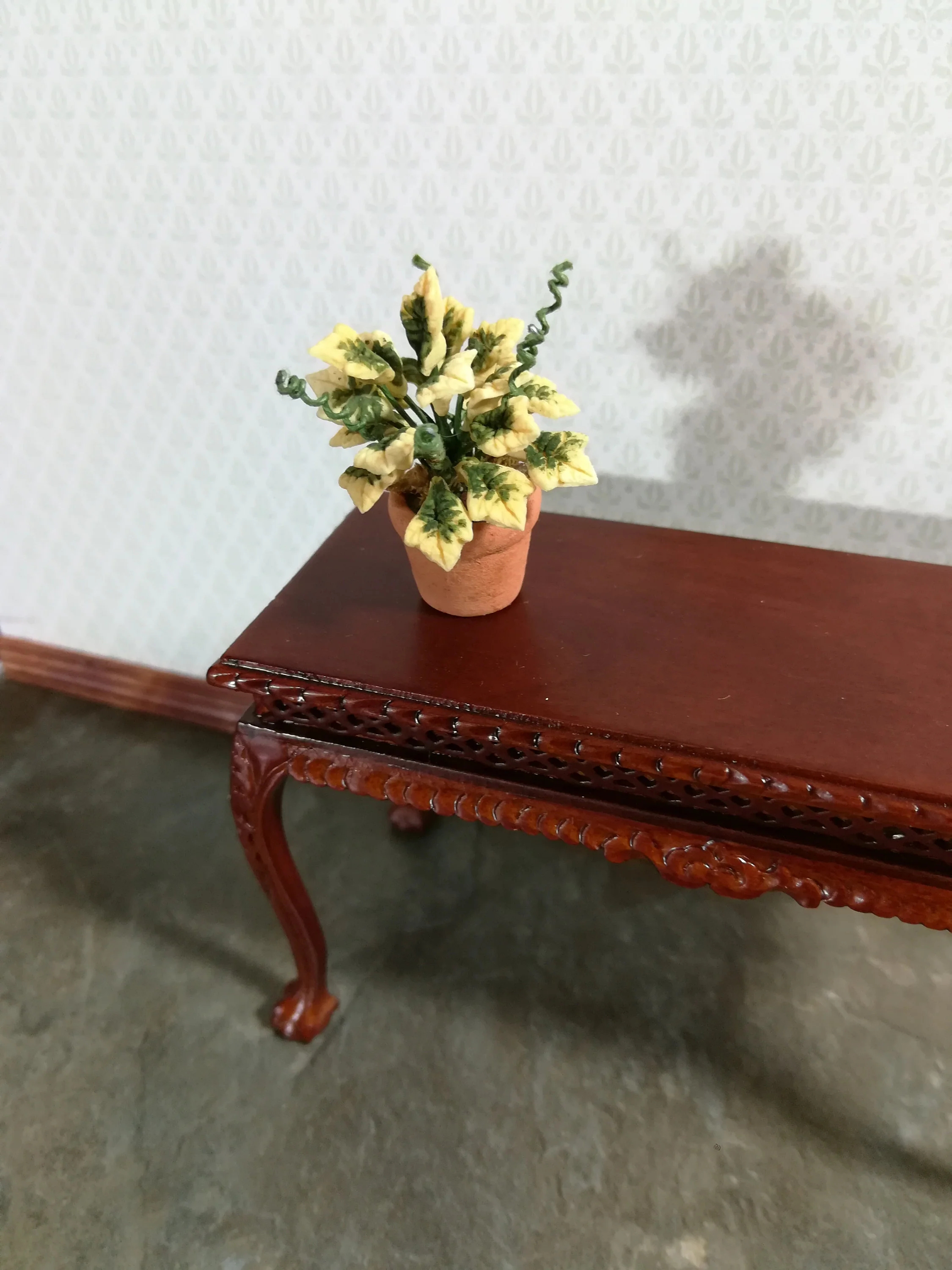 Dollhouse Miniature Plant Variegated English Ivy in Terra Cotta Pot 1:12 Scale - Image 2