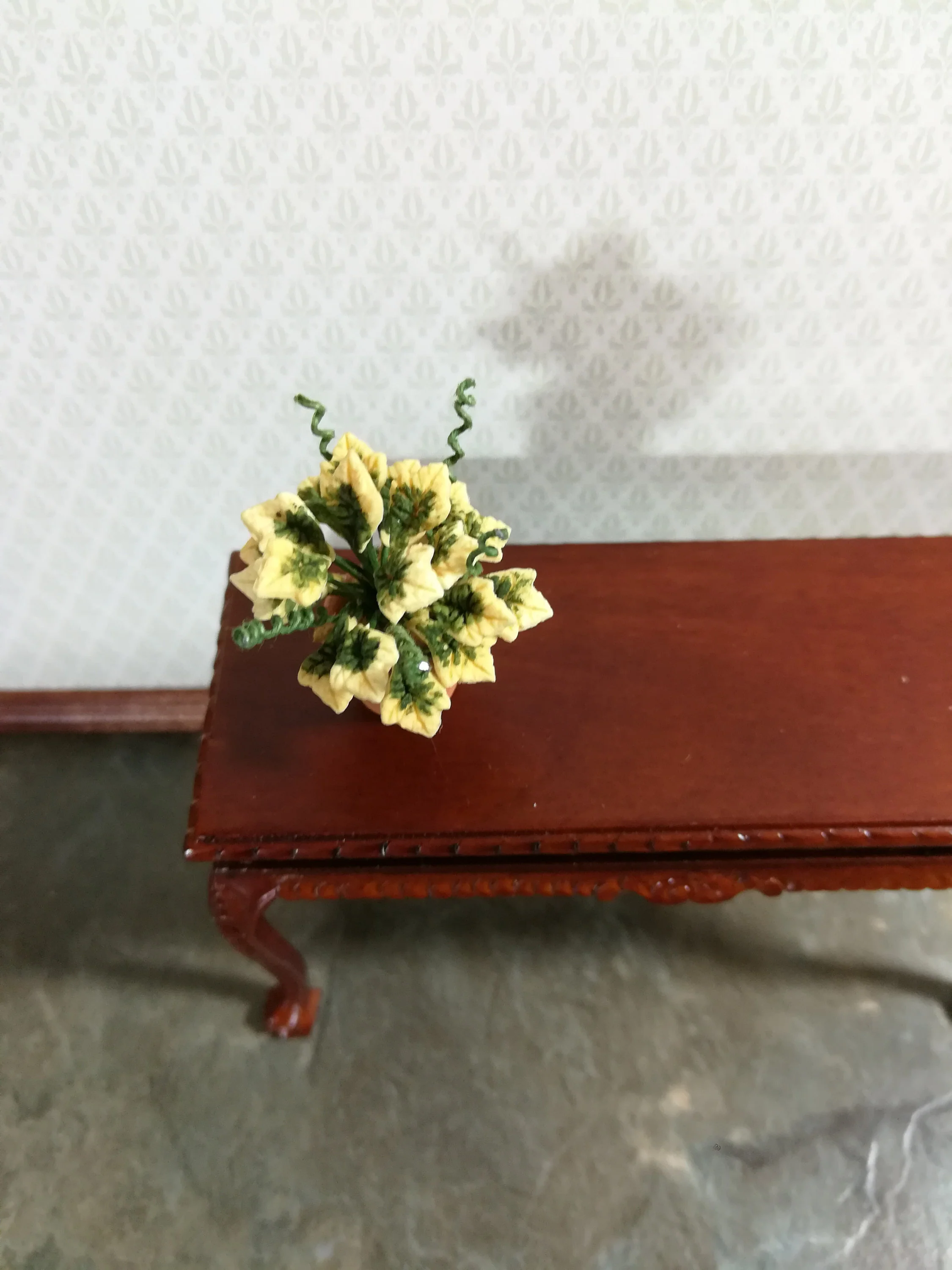 Dollhouse Miniature Plant Variegated English Ivy in Terra Cotta Pot 1:12 Scale - Image 4