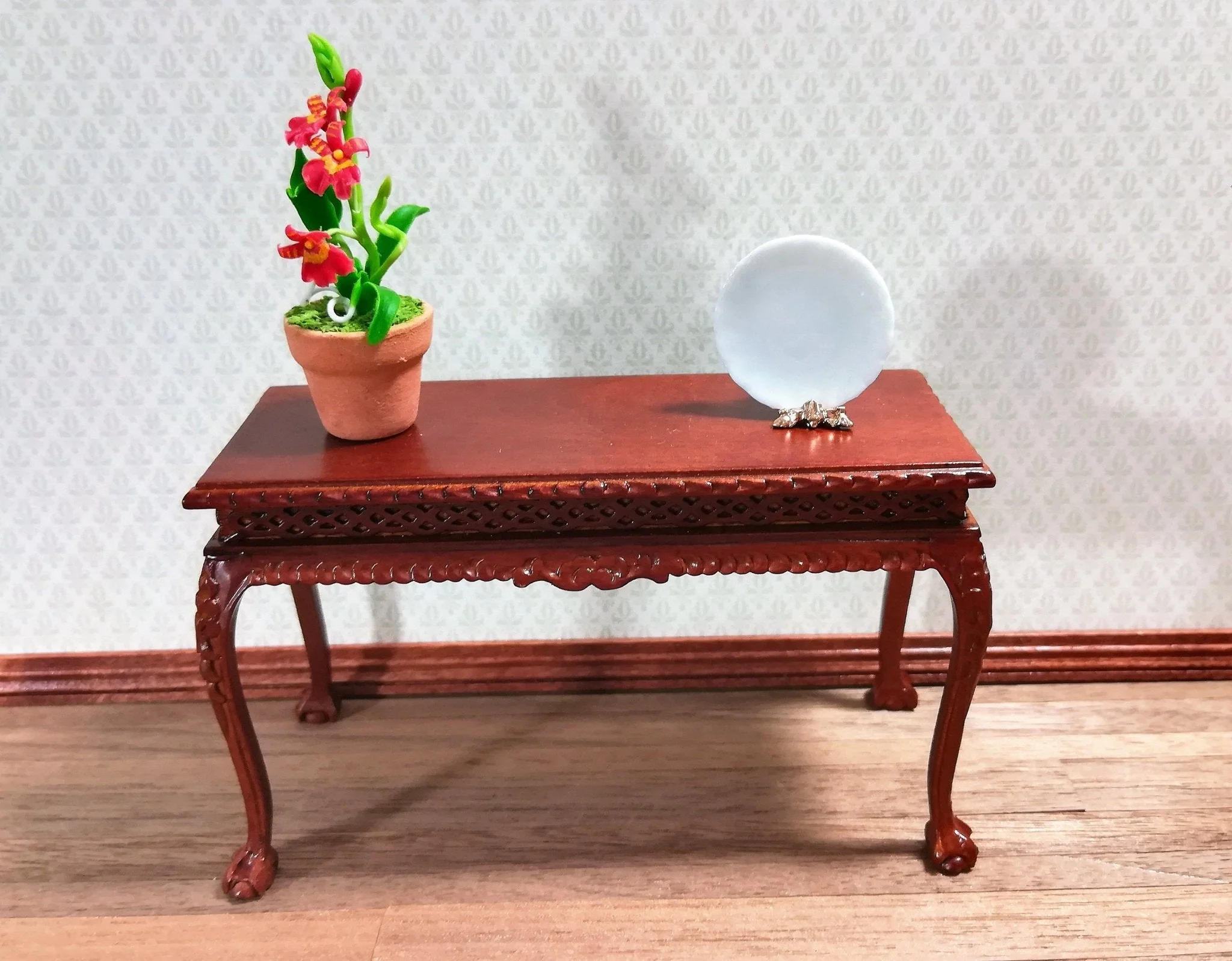 Dollhouse Miniature Plate Stand Holder Gold 1:12 Scale Painted Metal - Image 2