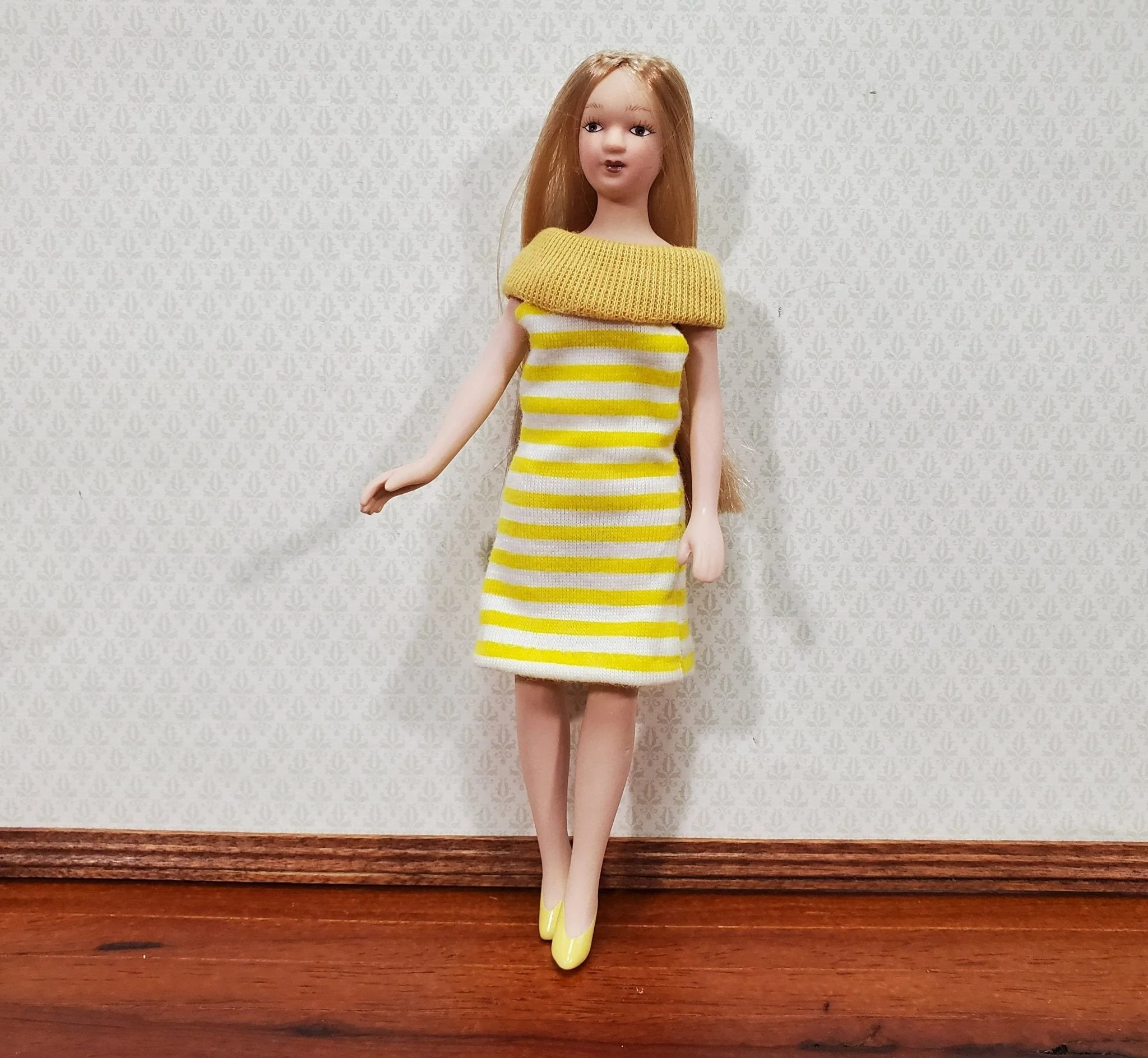 Dollhouse Miniature Porcelain Doll Modern Female Mom 1960s 1:12 Scale Woman
