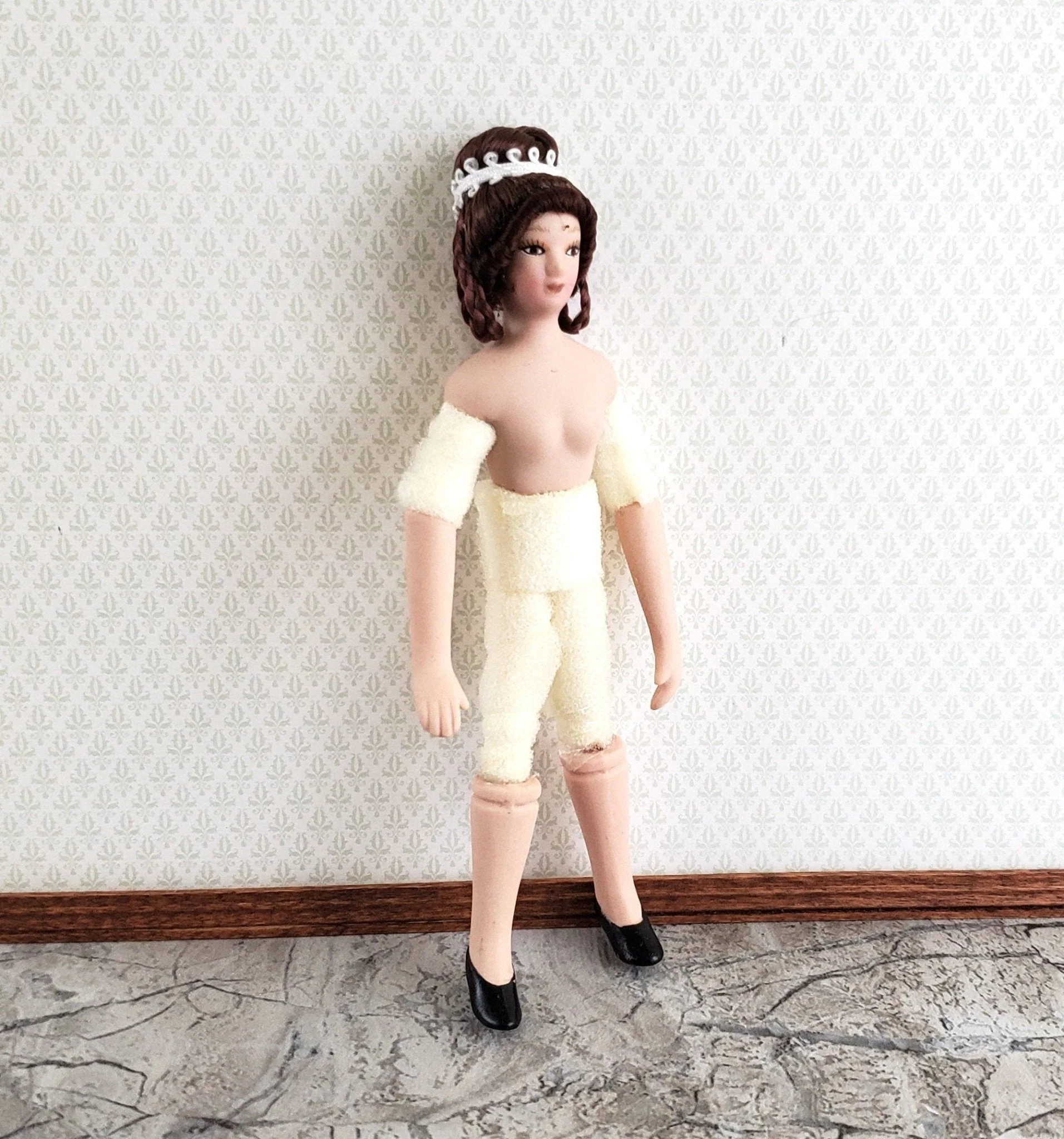 Dollhouse Miniature Porcelain Doll Undressed Female Mom Poseable 1:12 Scale Woman