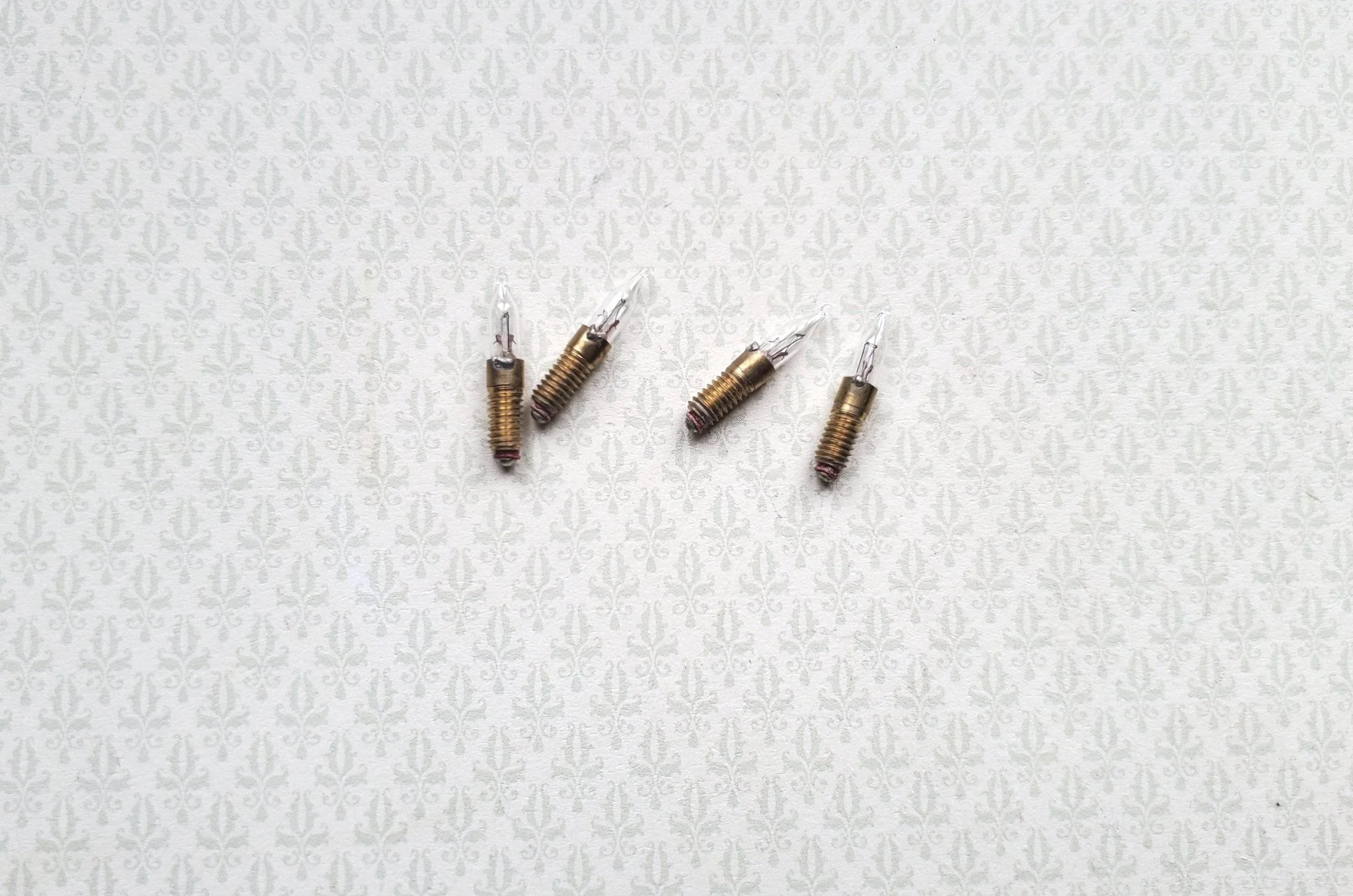 Dollhouse Miniature Screw Base Candle Tip Bulbs Set of 4 Replacements 1:12 Scale MH44035